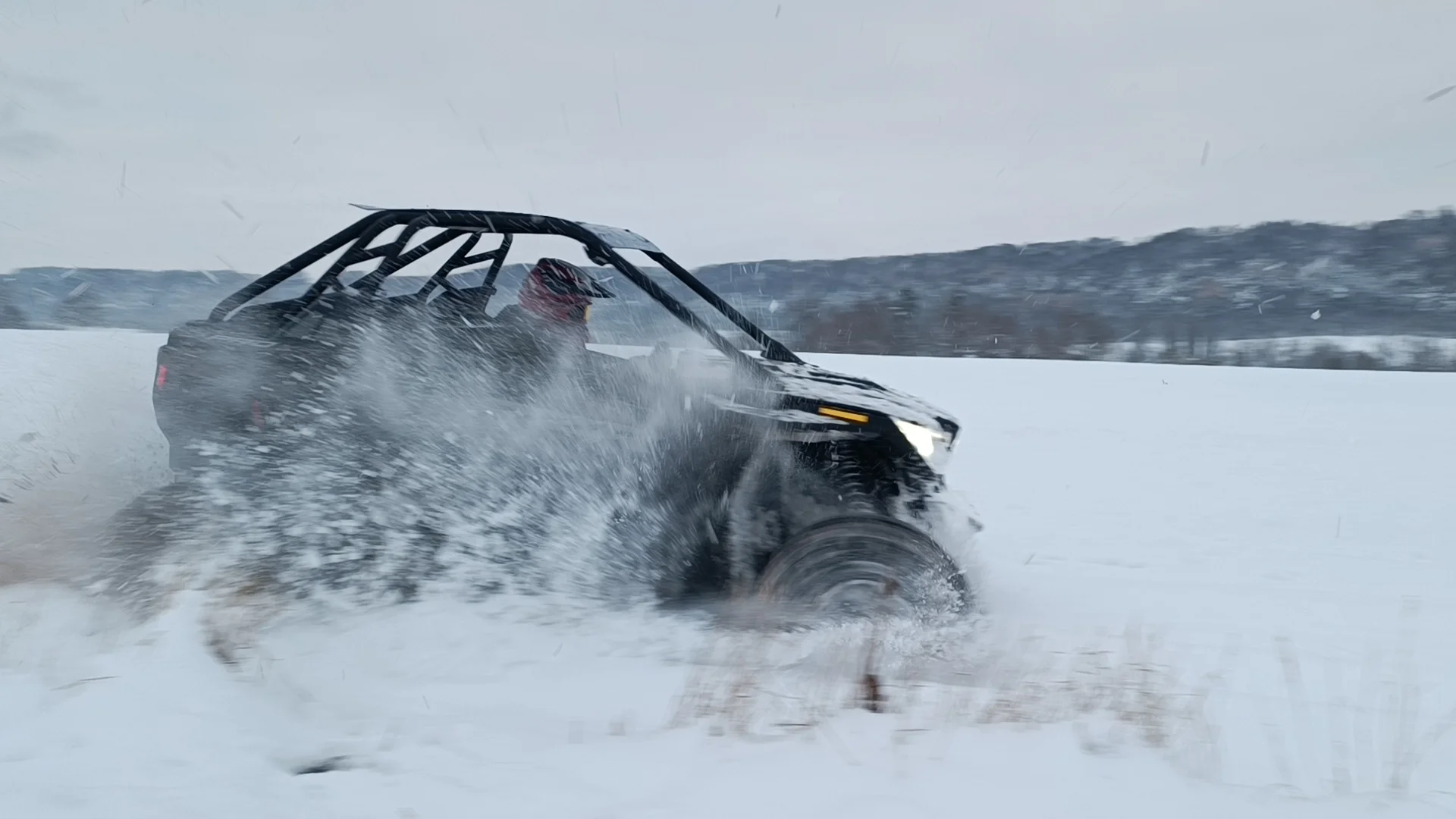 Jízda na přírodním okruhu: 15–60 min. řízení terénní buggy či spolujízdy v dakarské