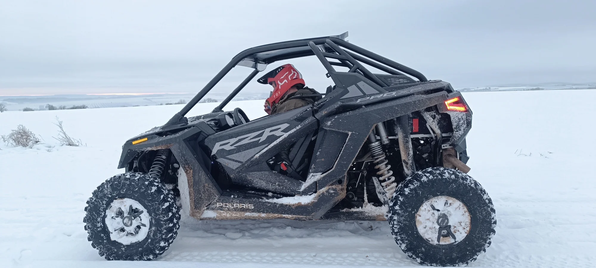 Jízda na přírodním okruhu: 15–60 min. řízení terénní buggy či spolujízdy v dakarské
