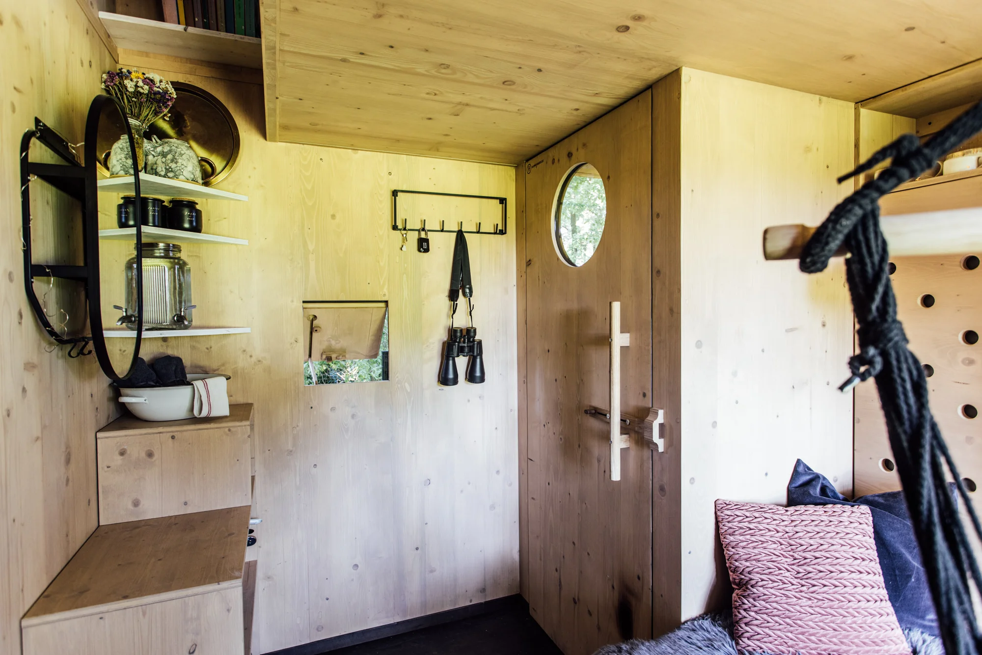 Kouzelný pobyt v treehouse až pro 4 osoby i venkovní sudová sauna