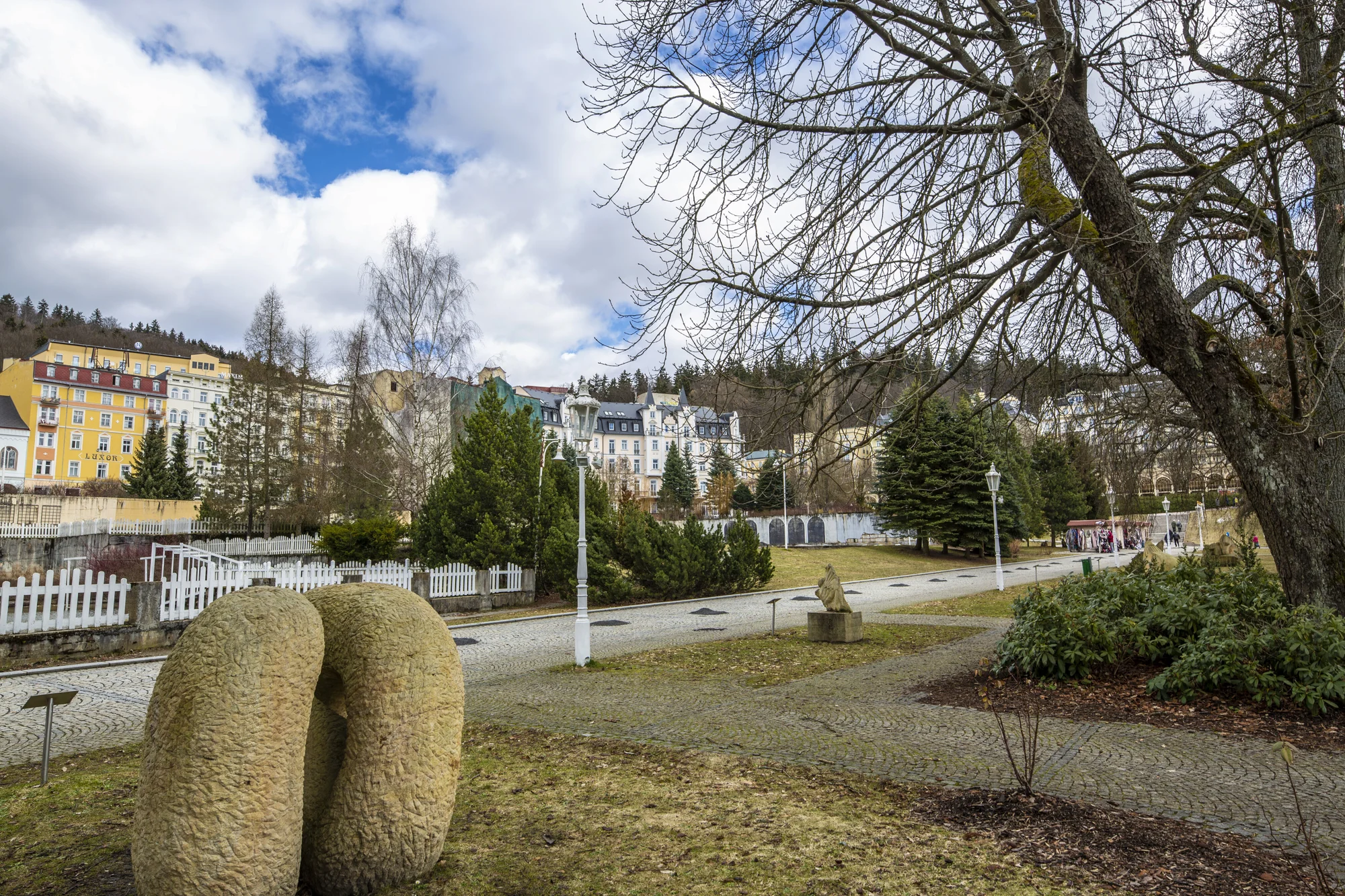 Luxusní 5* hotel v Mariánkách: snídaně či polopenze, neomezeně sauny a bazény i koupel