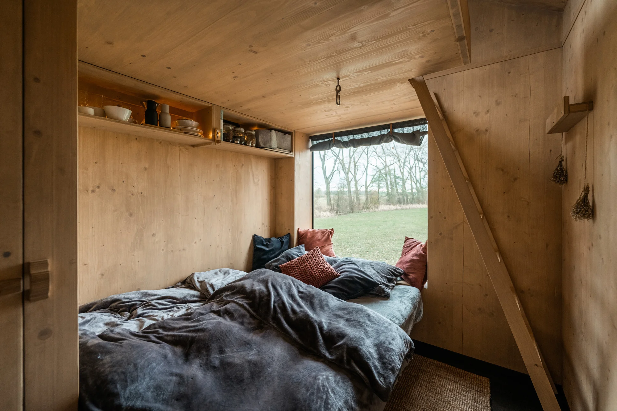 Kouzelný pobyt v treehouse až pro 4 osoby i venkovní sudová sauna