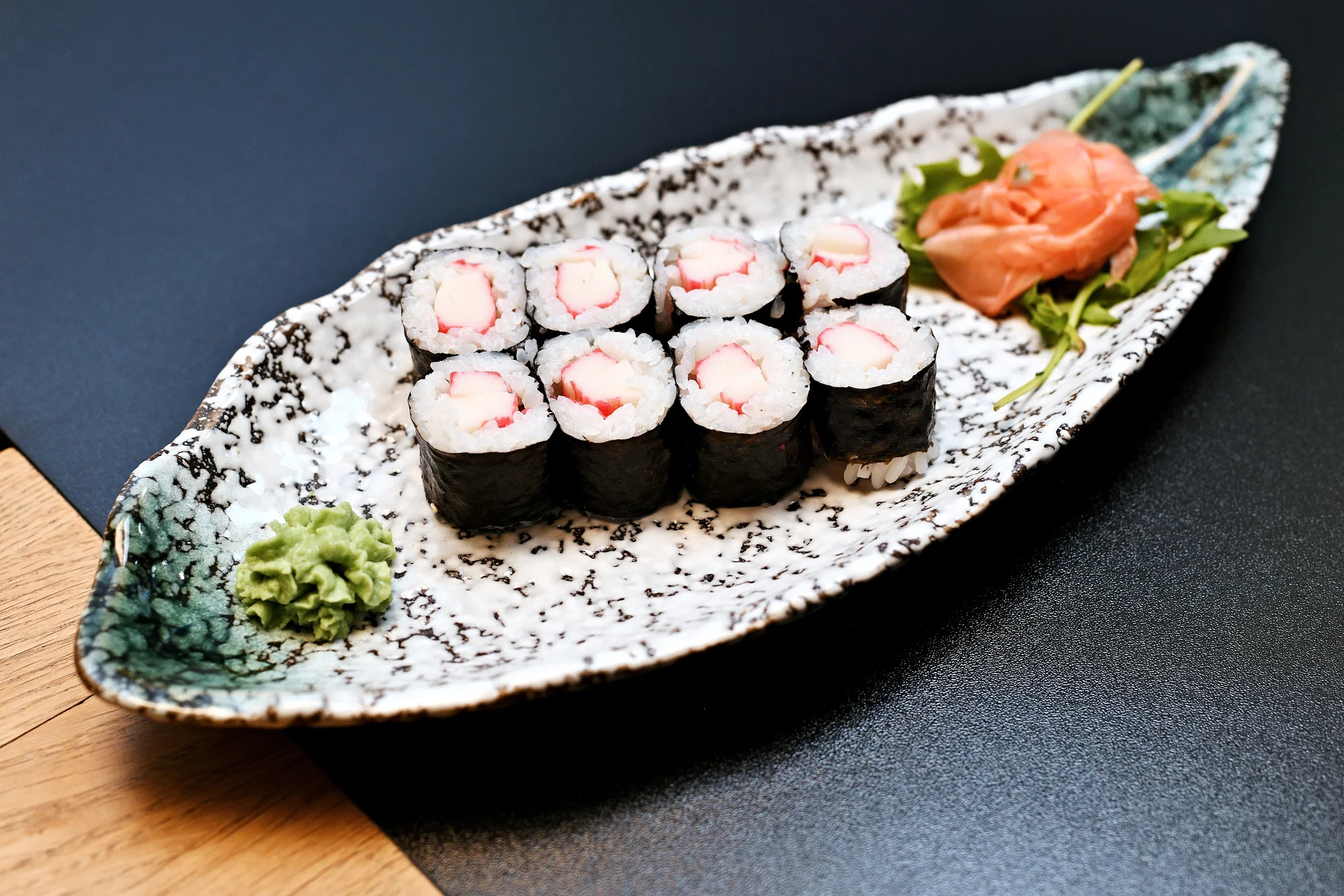 Sushi v Bali Bali u metra Křižíkova: maki, nigiri, california i losos, sety s 8 až 40 ks