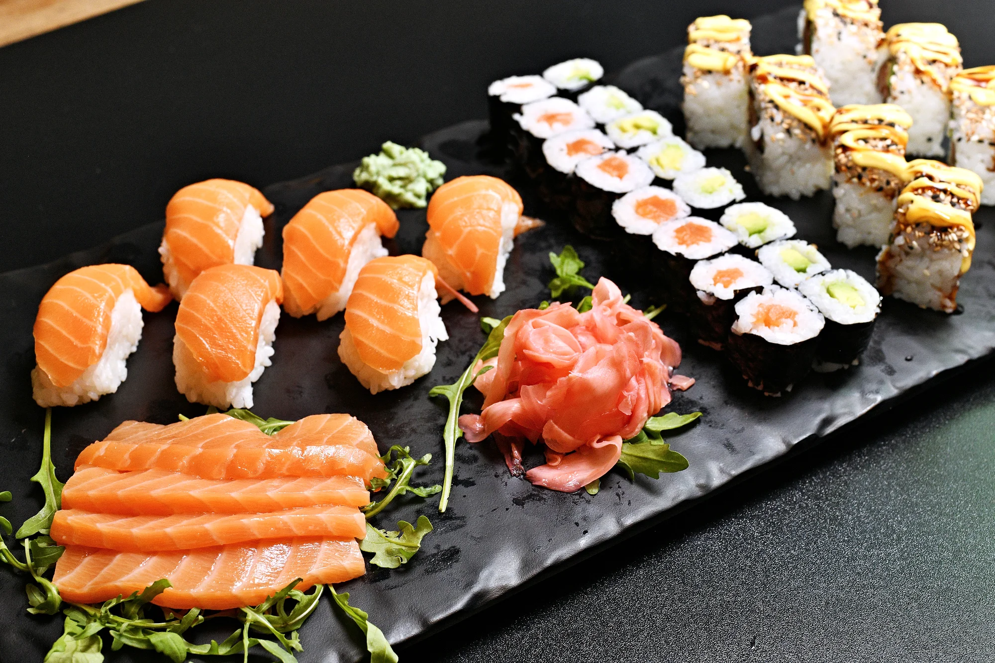 Sushi v Bali Bali u metra Křižíkova: maki, nigiri, california i losos, sety s 8 až 40 ks