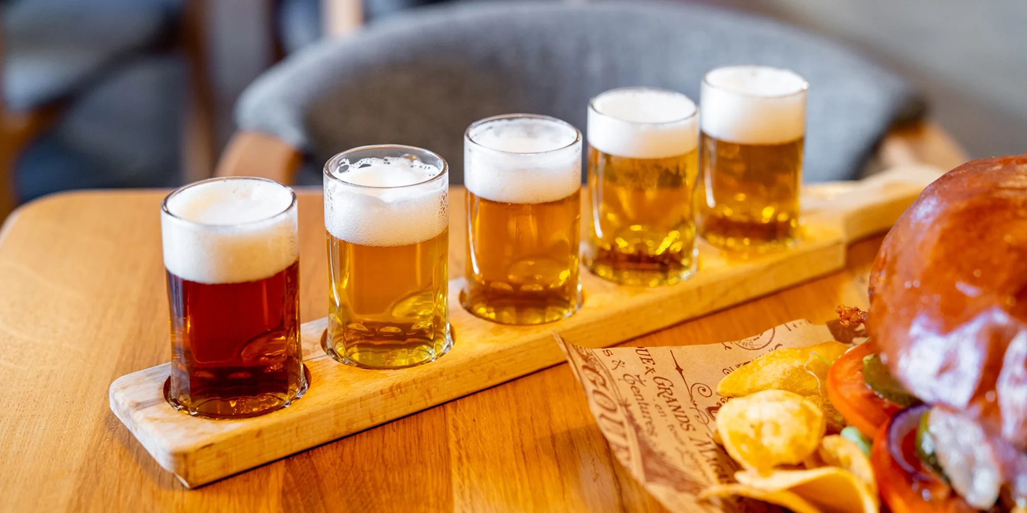 Aero menu: telecí či kuřecí burger nebo kilový mega burger s pivním setem a sorbety