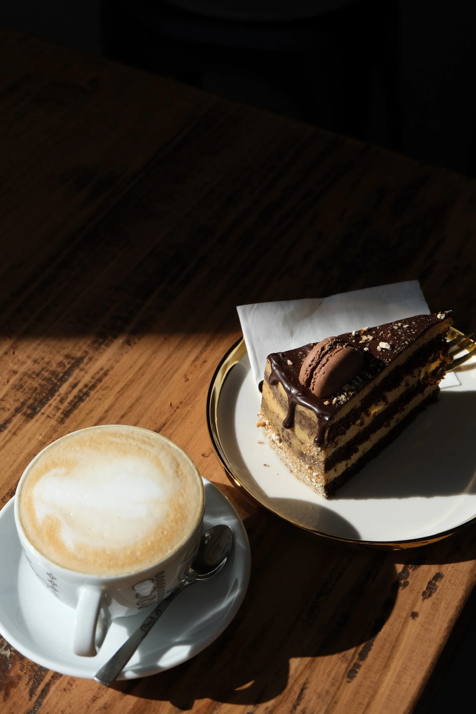 Káva, zákusek i limonáda s kousky ovoce dle výběru pro 1 nebo 2 osoby