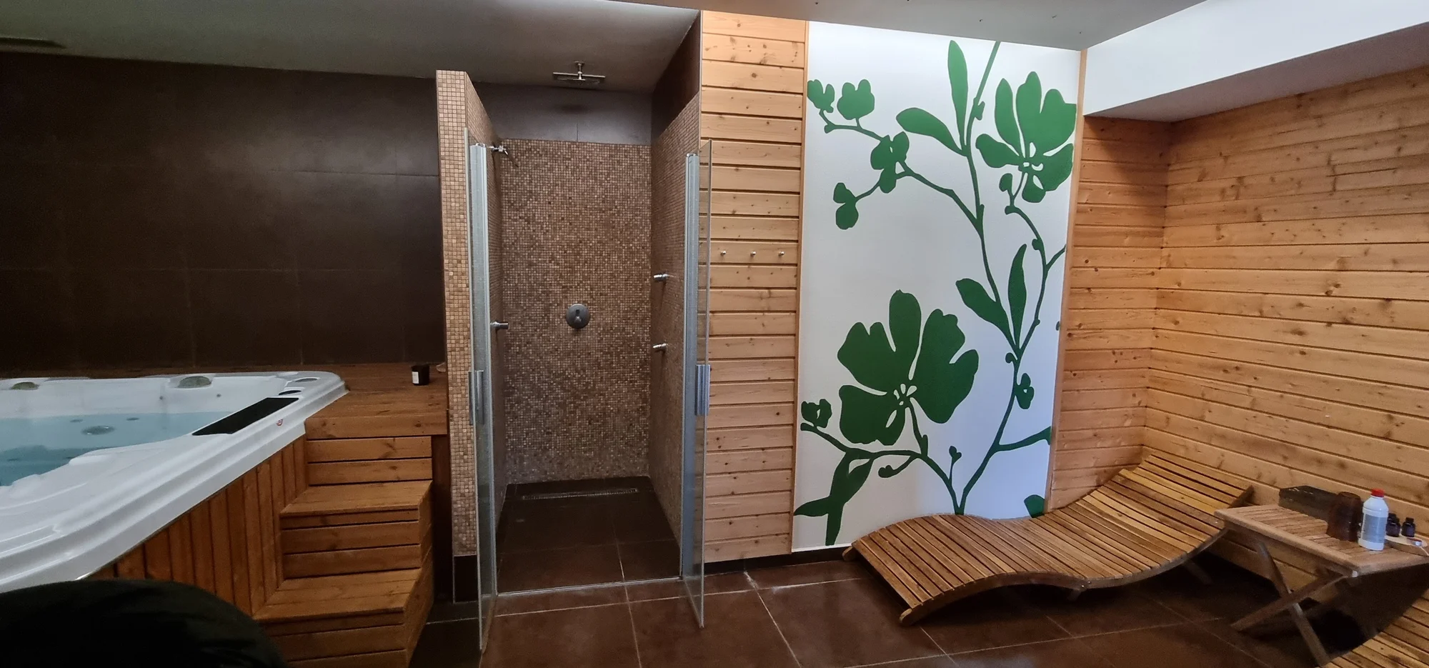 90–180min. vstup do privátního wellness: vířivka i sauna až pro 8 osob