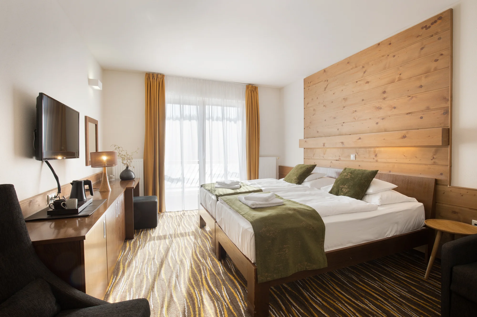 Pobyt v resortu s jízdárnou a rybníky: neomezený wellness, snídaně i sleva na jezdecké lekce