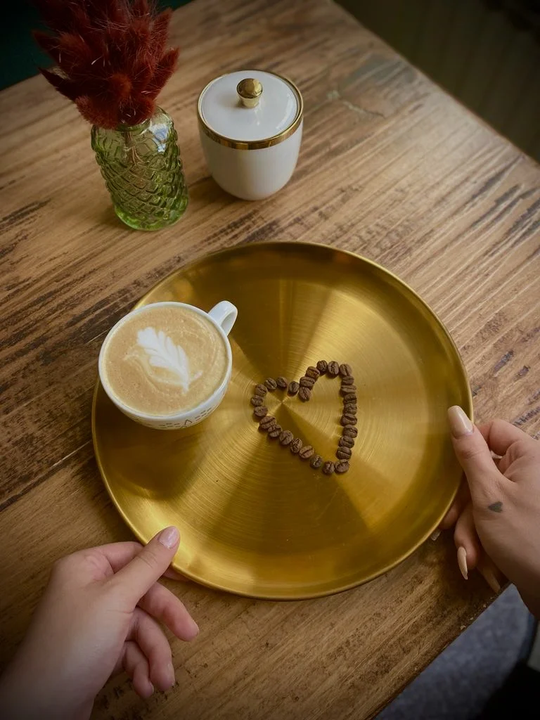 Káva, zákusek i limonáda s kousky ovoce dle výběru pro 1 nebo 2 osoby