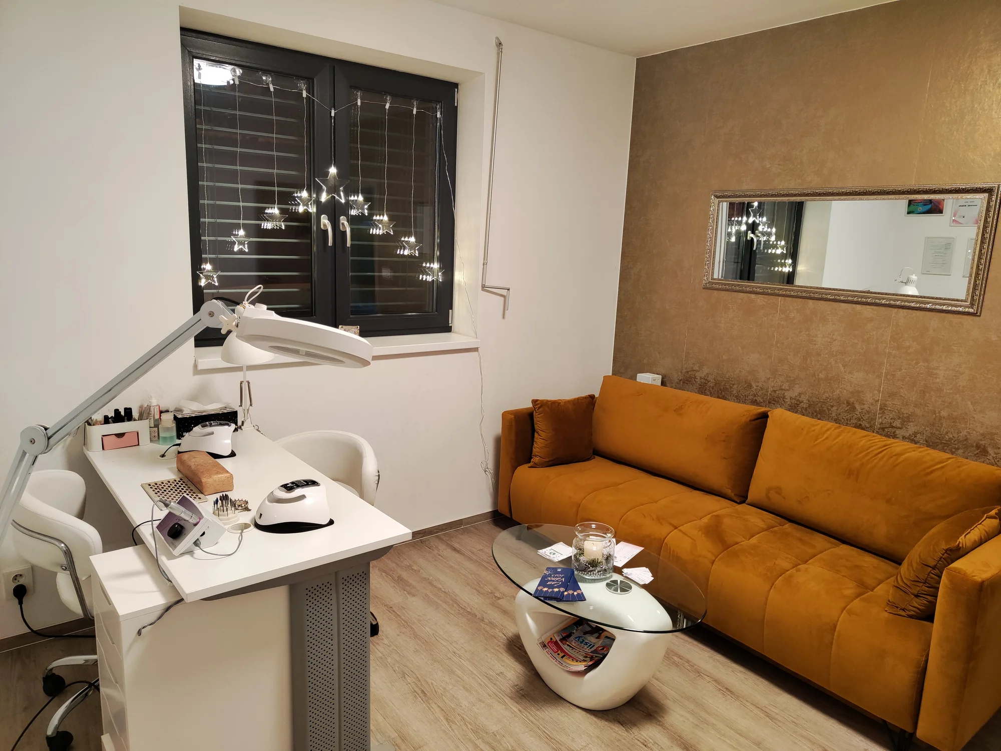 Krásné nehty: manikúra i pedikúra včetně parafínového zábalu, gel lak a P-Shine