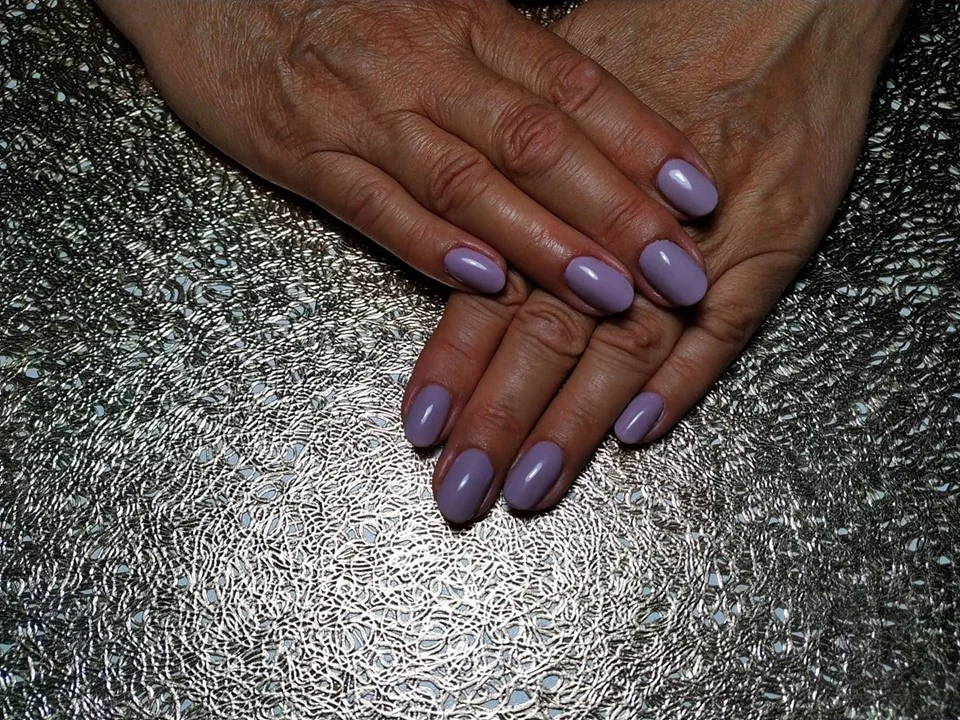 Krásné nehty: manikúra i pedikúra včetně parafínového zábalu, gel lak a P-Shine