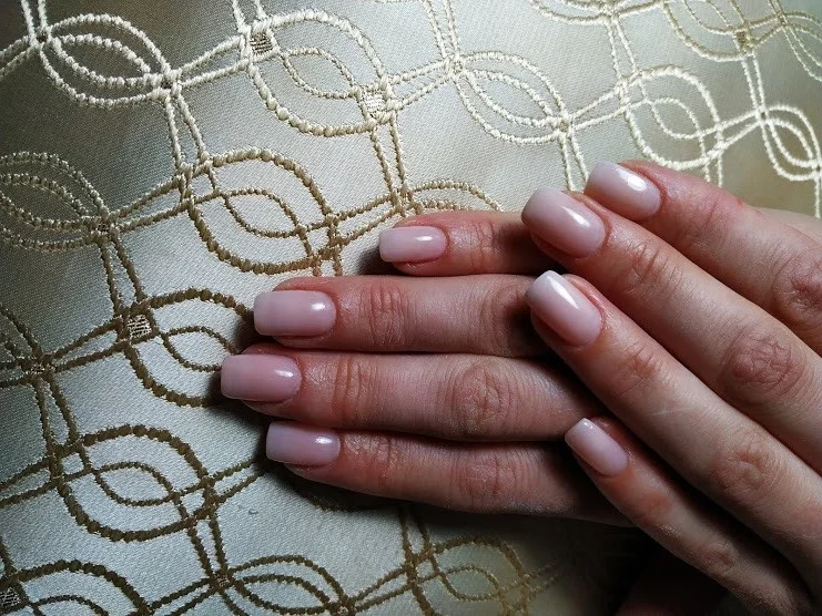 Krásné nehty: manikúra i pedikúra včetně parafínového zábalu, gel lak a P-Shine