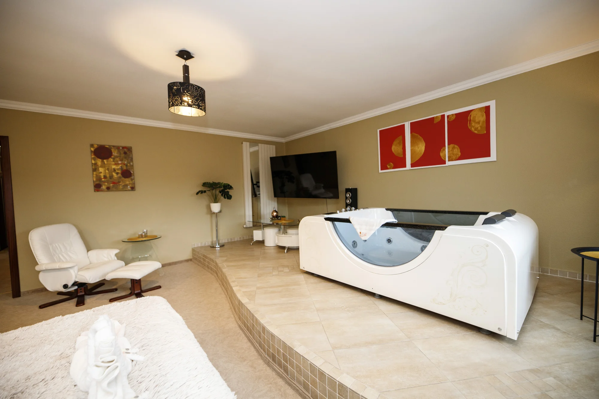 4* pobyt v Chomutově: balíčky se snídaní, privátním wellness i vířivkou na pokoji