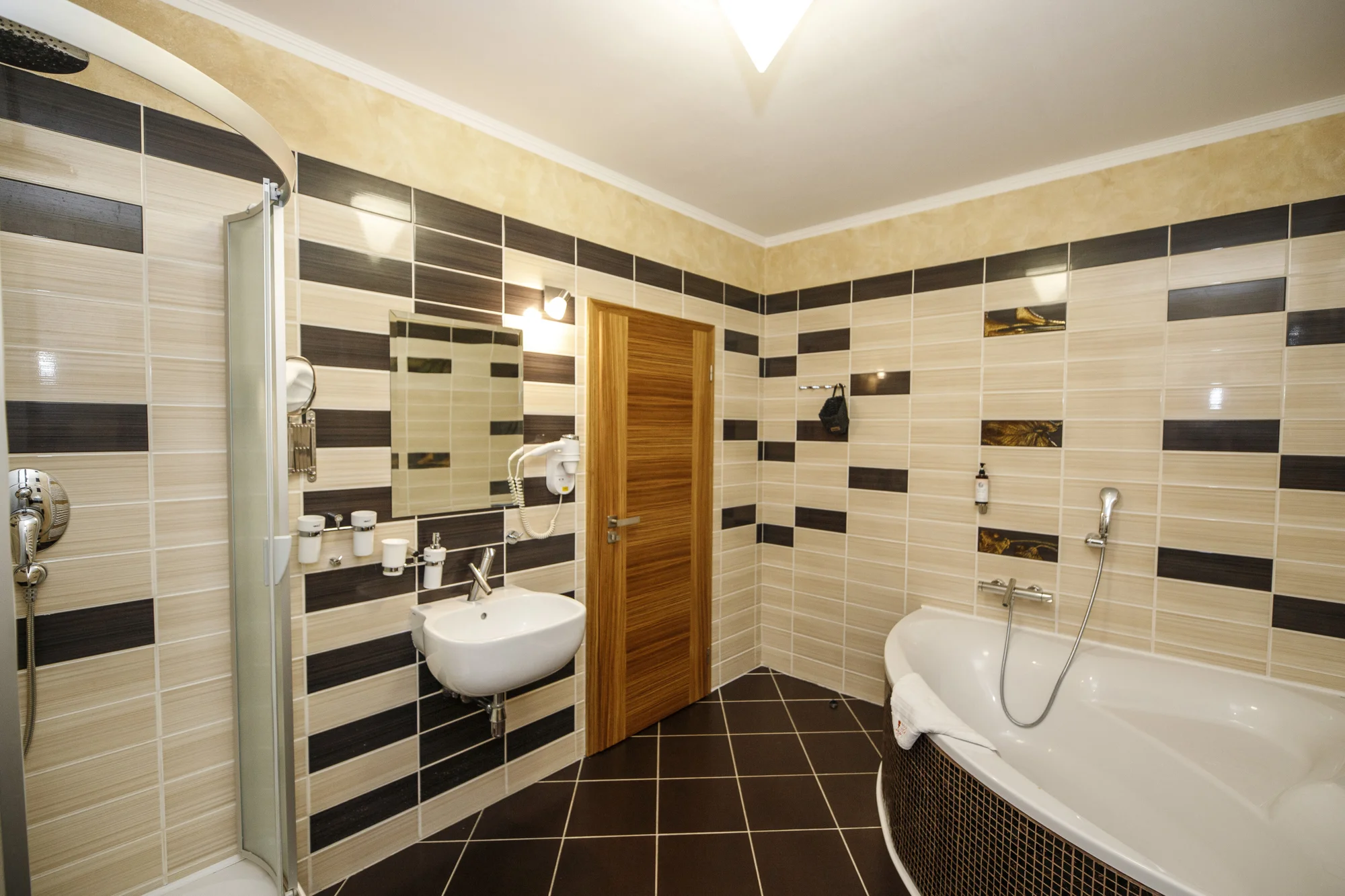 4* pobyt v Chomutově: balíčky se snídaní, privátním wellness i vířivkou na pokoji