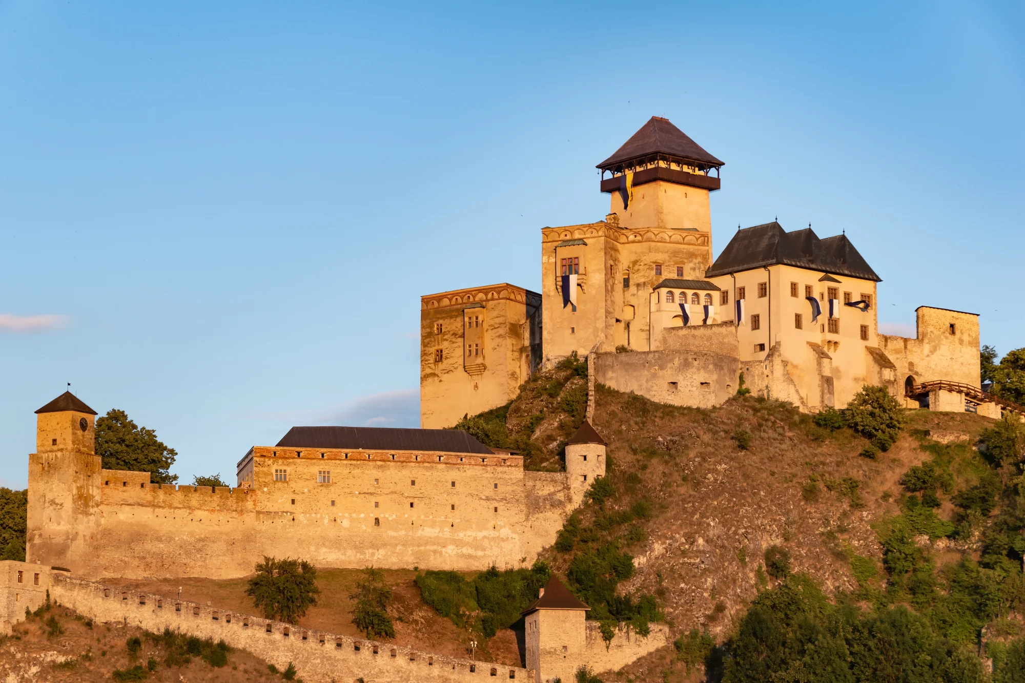 Pobyt v Trenčianských Teplicích: denně vstup do wellness, na výběr snídaně i polopenze, sleva do lázní