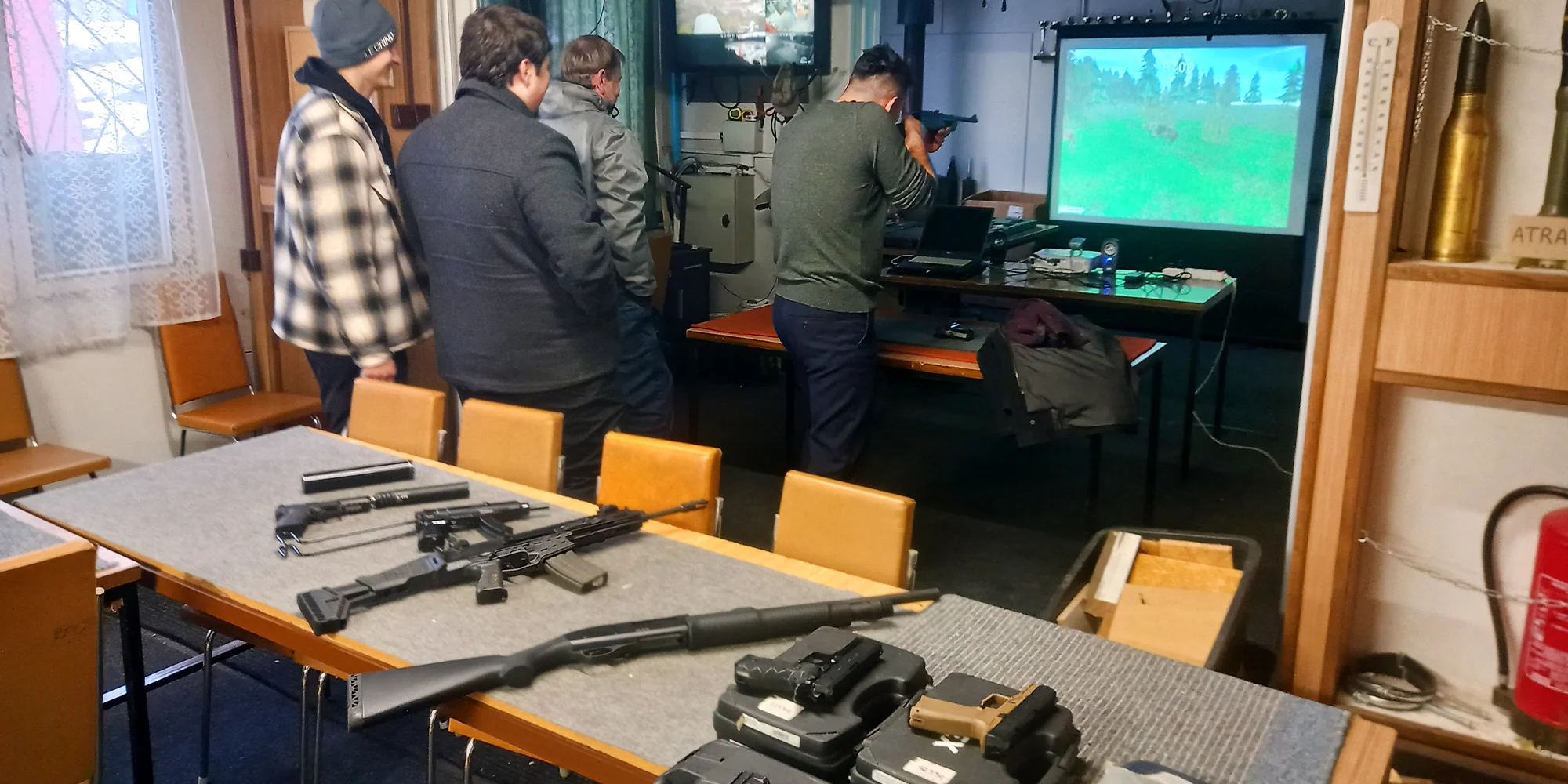 Střelba na projekční střelnici až pro 4 osoby: 60 nebo 90 min.