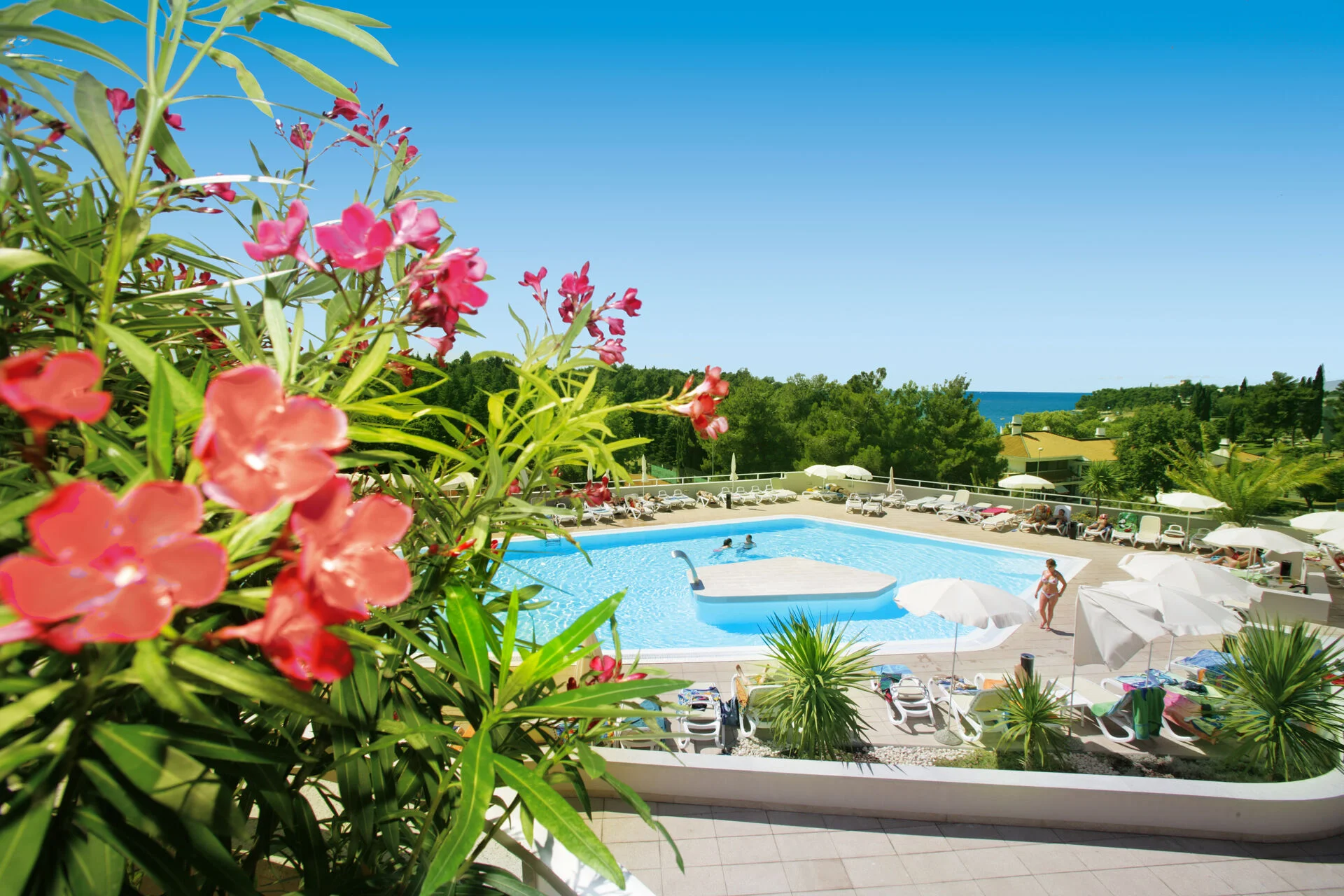 Dovolená v Poreči: 4* hotel 100 metrů od pláže, all inclusive, bazény a animační program