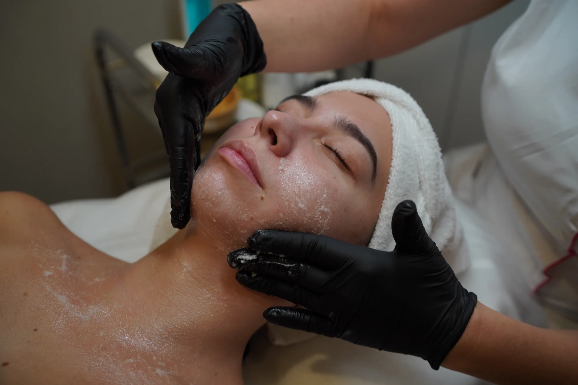 Dokonalá péče o pleť a vlasy: otevřené vouchery na 1500 až 3000 Kč do salonu v centru Prahy