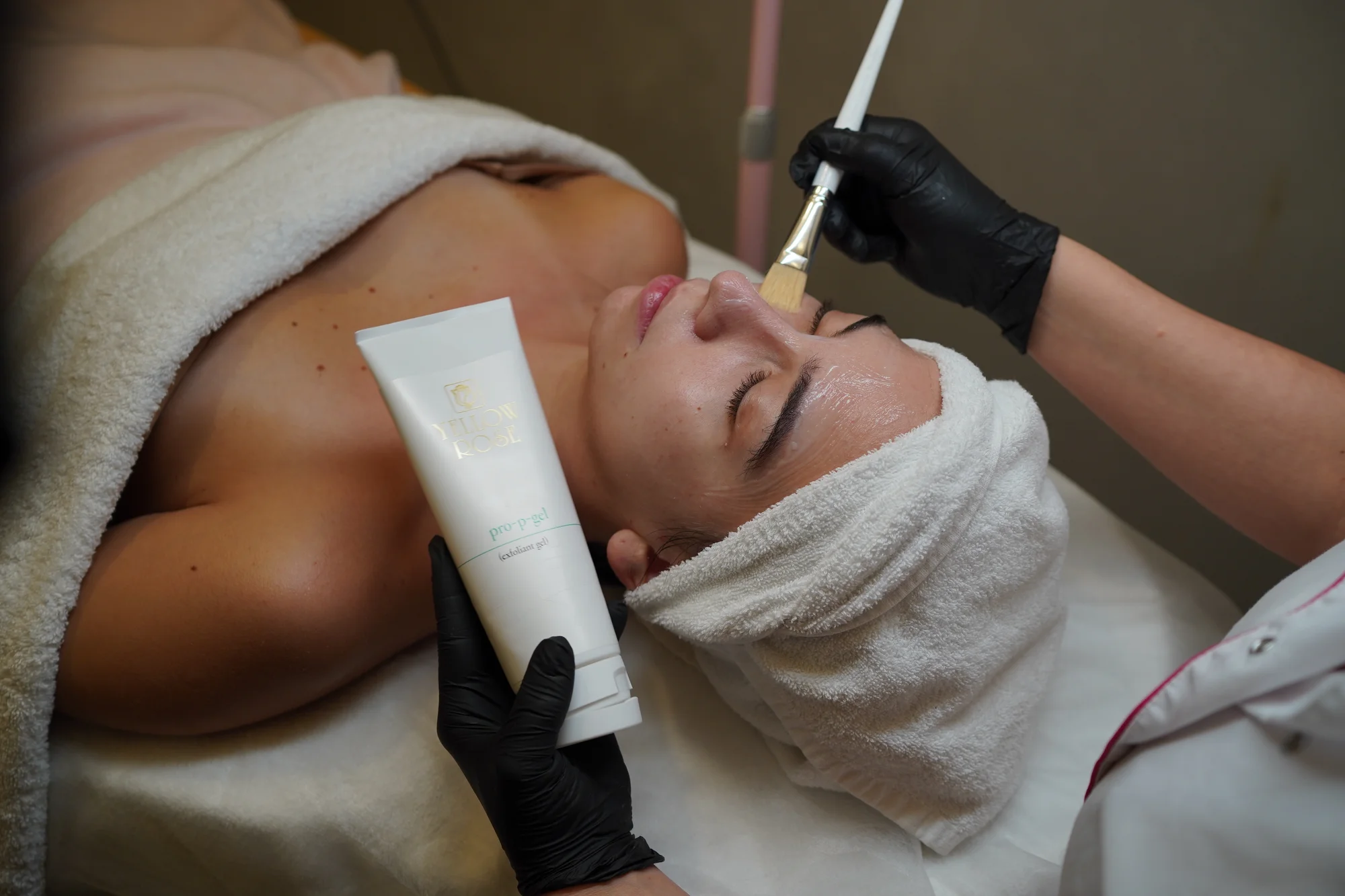 Dokonalá péče o pleť a vlasy: otevřené vouchery na 1500 až 3000 Kč do salonu v centru Prahy