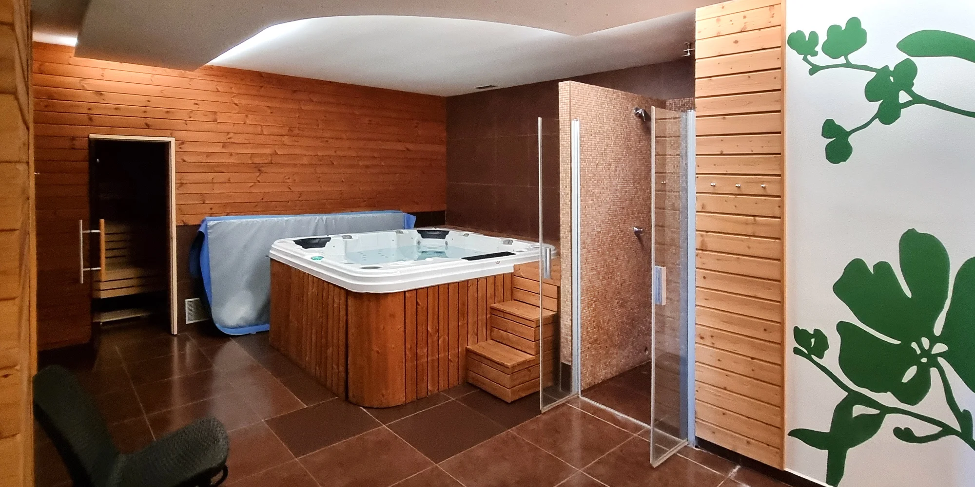 90–180min. vstup do privátního wellness: vířivka i sauna až pro 8 osob