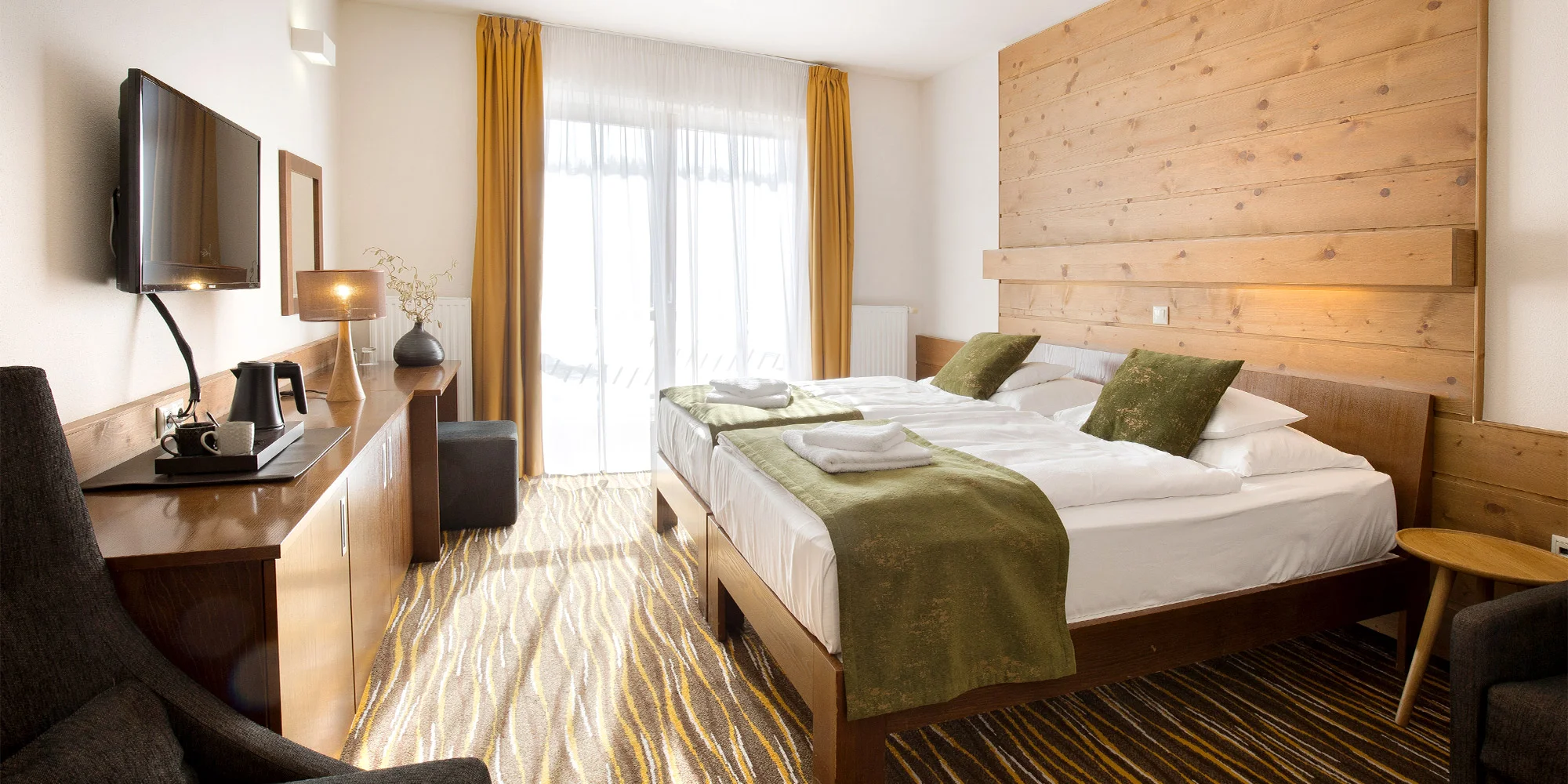 Pobyt v resortu s jízdárnou a rybníky: neomezený wellness, snídaně i sleva na jezdecké lekce