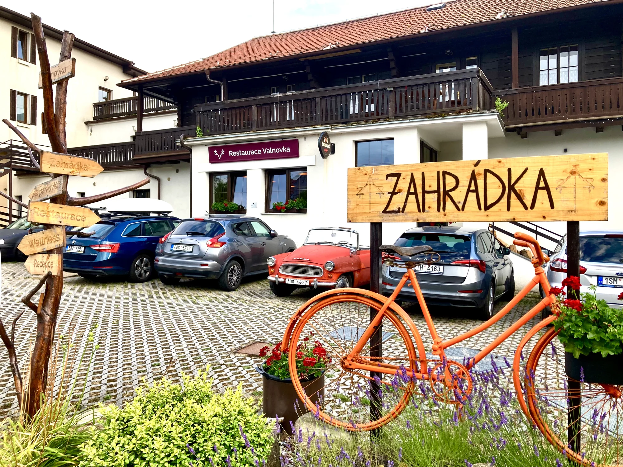 Dovolená v Ladově kraji: pobyt bez stravy, se snídaní i víno
