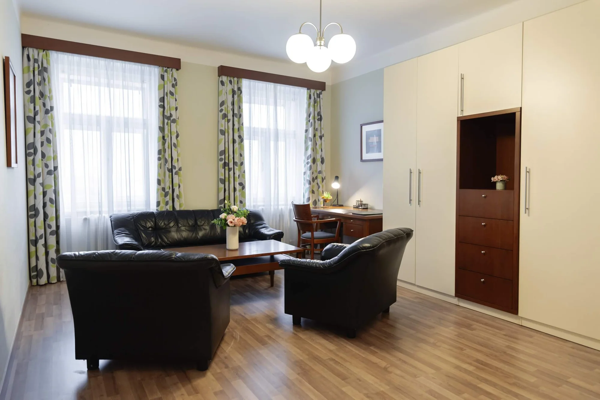 Královské Vinohrady až pro 5 osob: moderní apartmán s kuchyňkou a snídaně