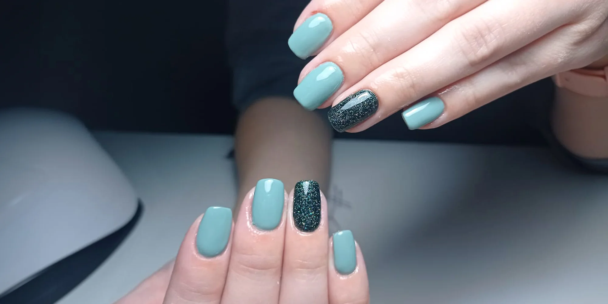 Krásné nehty: manikúra i pedikúra včetně parafínového zábalu, gel lak a P-Shine