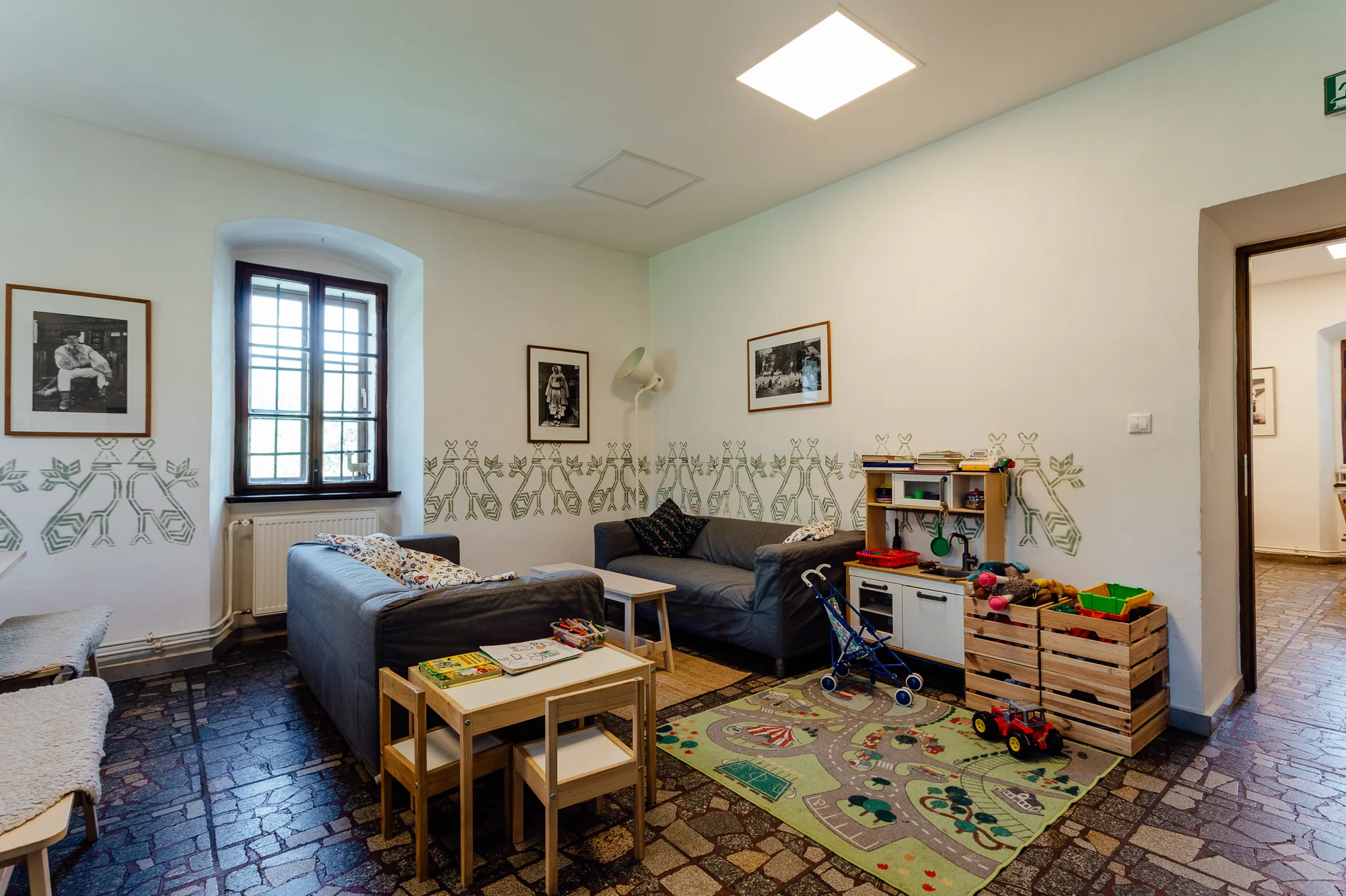 Čarokrásný pobyt ve světoznámé obci Čičmany na Slovensku: túry a úchvatná lidová architektura