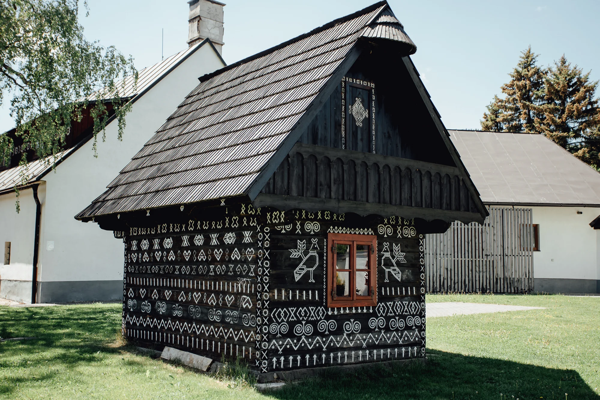Pohádkový pobyt v barokním zámečku ve vesnici Čičmany