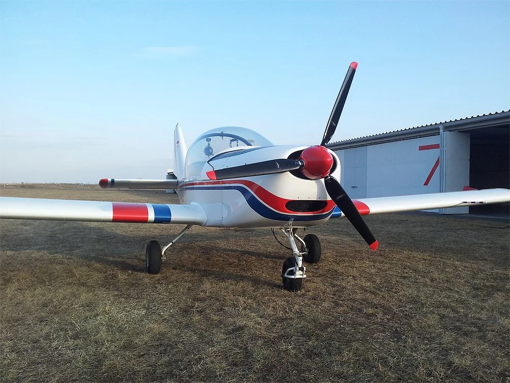 Staňte se na chvíli pilotem: až 40 min. řízení sportovního letounu