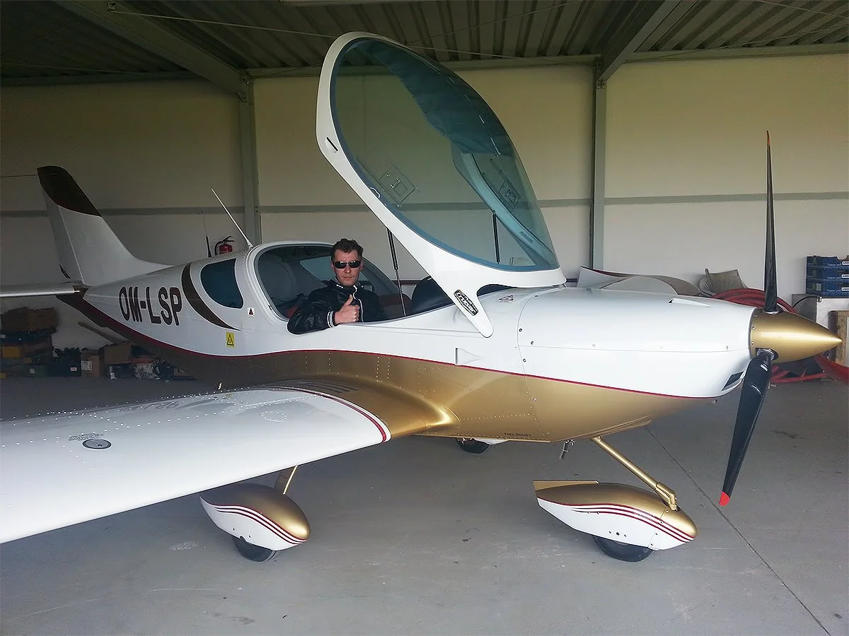 Staňte se na chvíli pilotem: až 40 min. řízení sportovního letounu