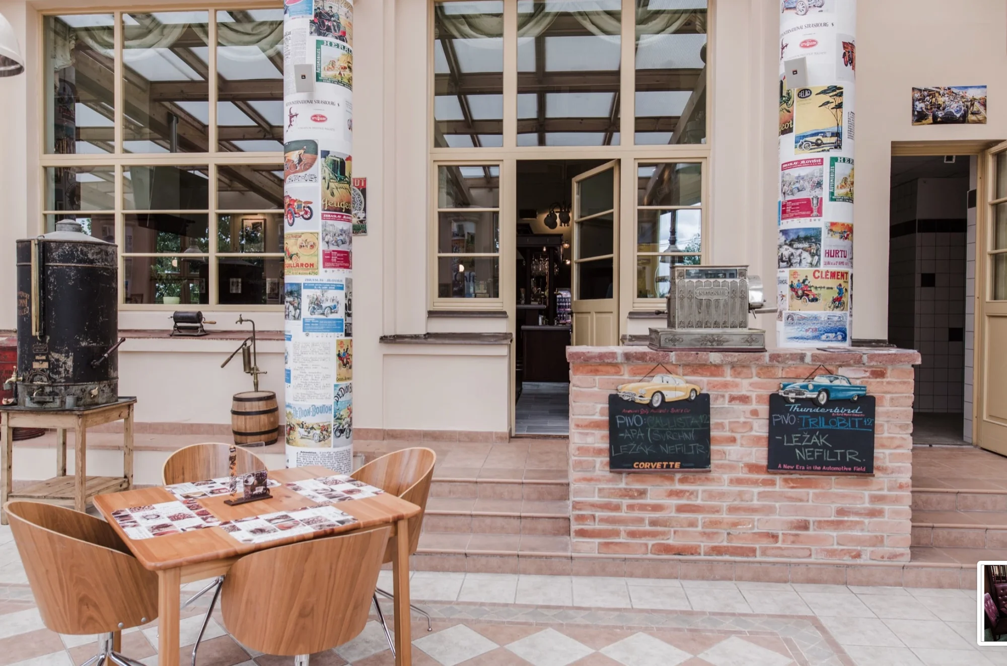 Křídla, steak, hamburger s hranolky, koleno či žebra na grilu pro 1 i 2 osoby