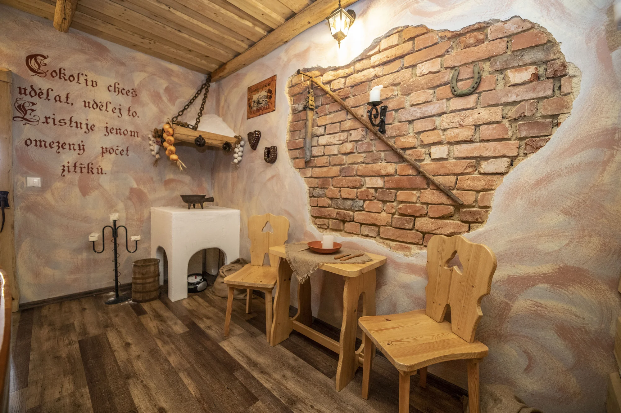Pivní relax pro dva: společná pivní koupel s neomezeným Bernardem
