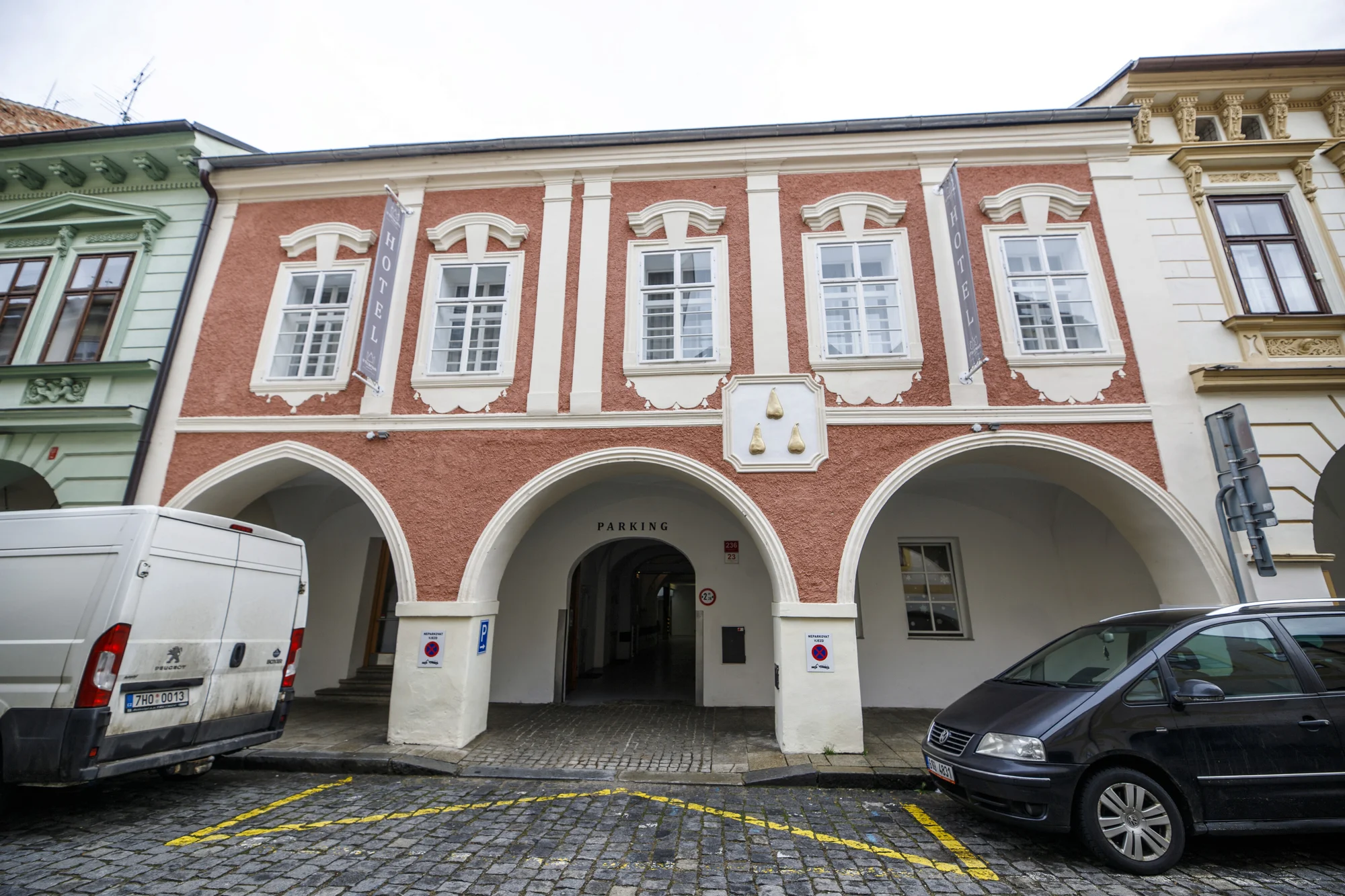 Pobyt v centru Českých Budějovic: historická budova, snídaně a prosecco každý den