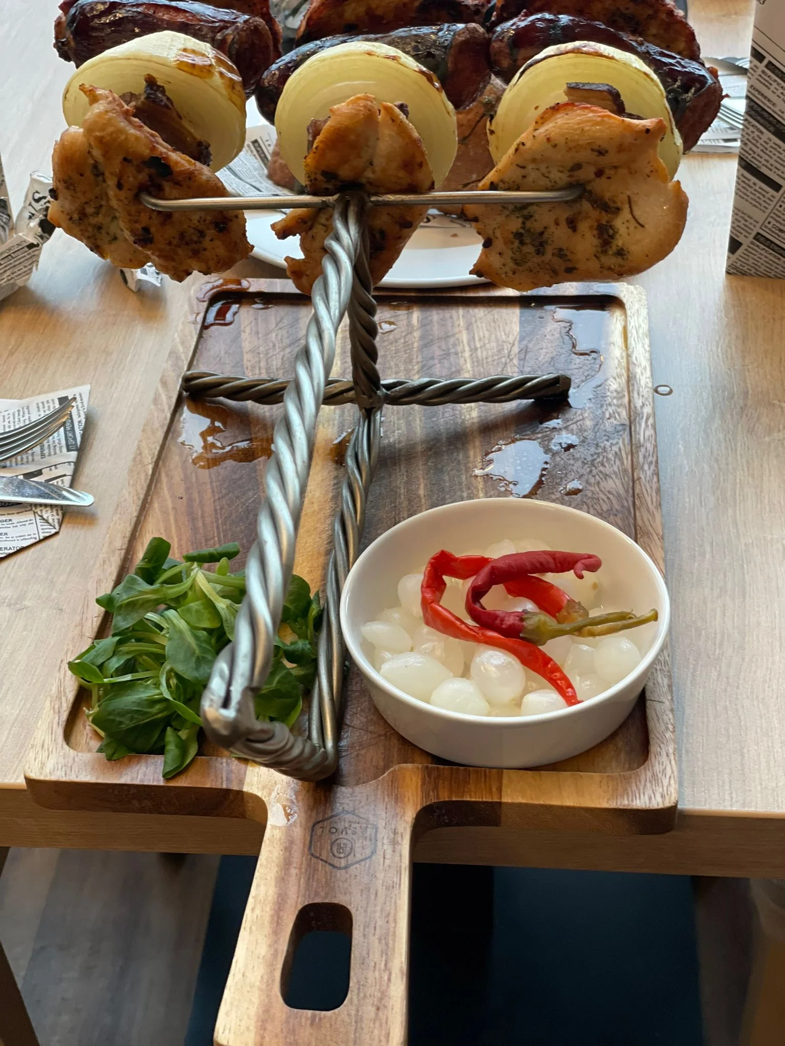 Čertovské vidle: špízy plné masa v restauraci s výhledem na Čertovy skály