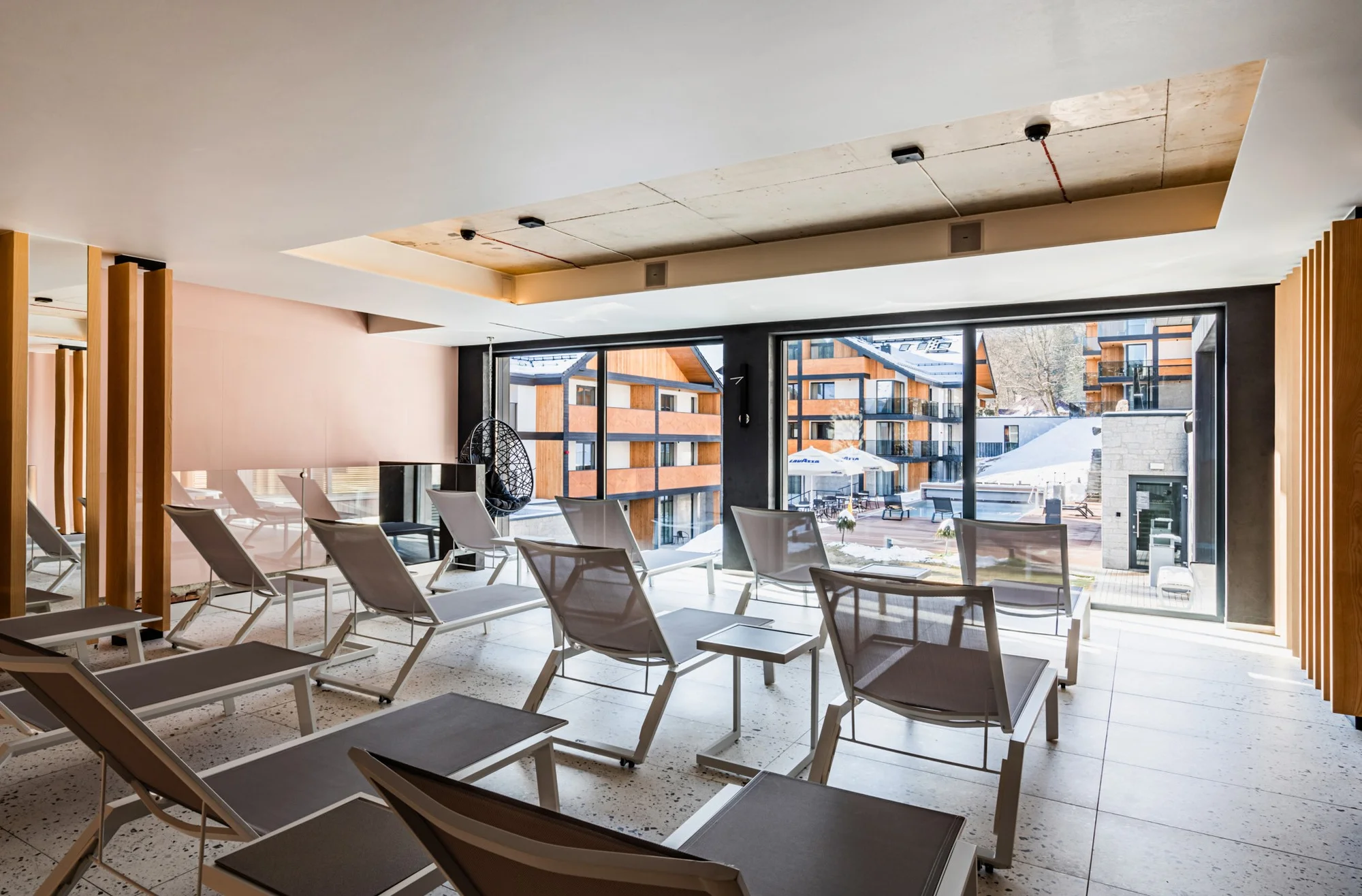 Polské Krkonoše, Karpacz: resort v alpském stylu, neomezený wellness a snídaně či polopenze