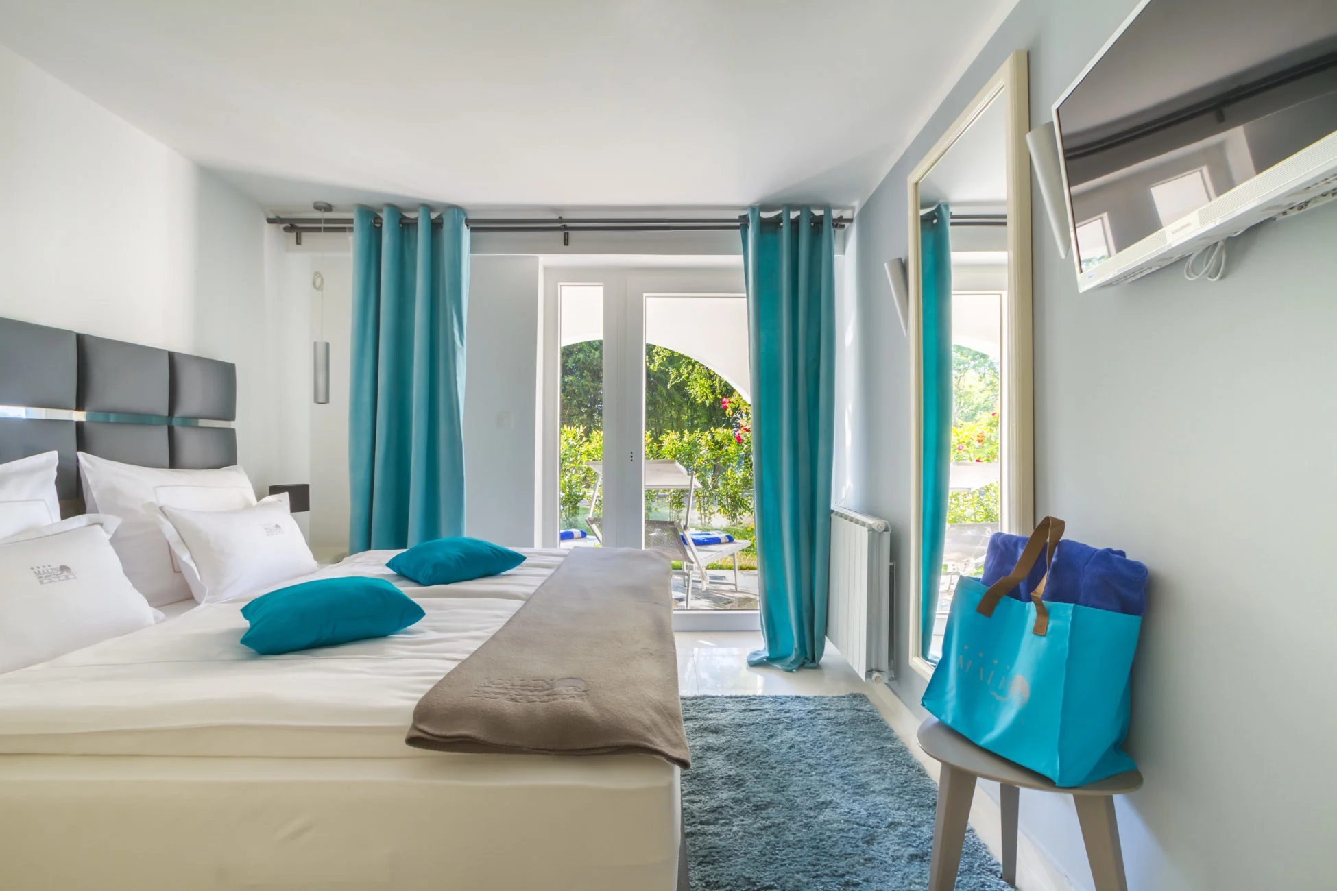 Ostrov Krk: 4* hotel u oblázkové pláže, polopenze, bazén a děti zdarma