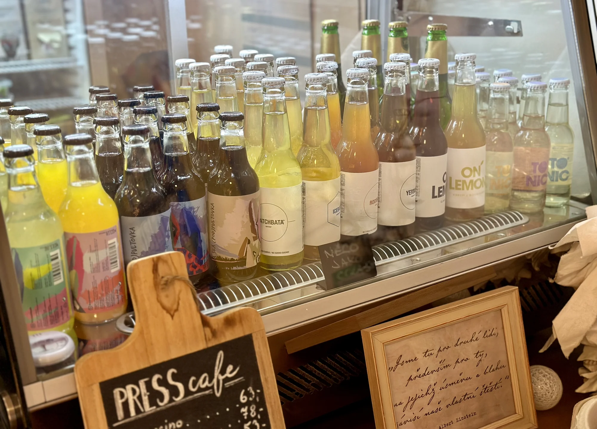Otevřené vouchery do kavárny s dětskou hernou Press Cafe: káva i zákusky, 200-600 Kč