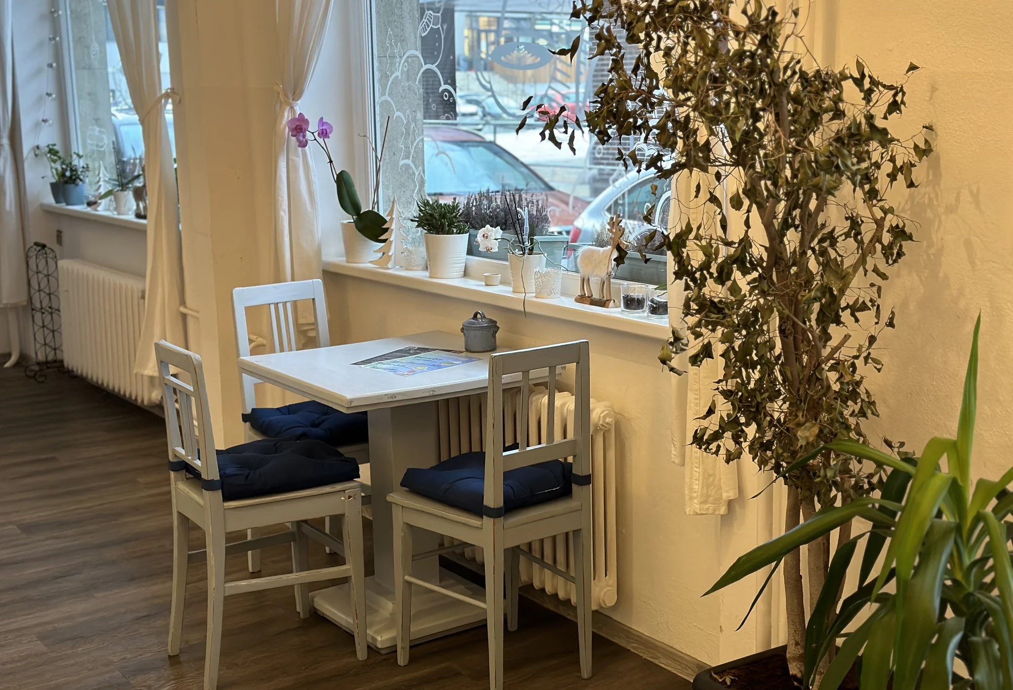 Snídaňové menu pro 1 i 2 osoby: bagel à la benedikt nebo snídaňový talíř a nápoj
