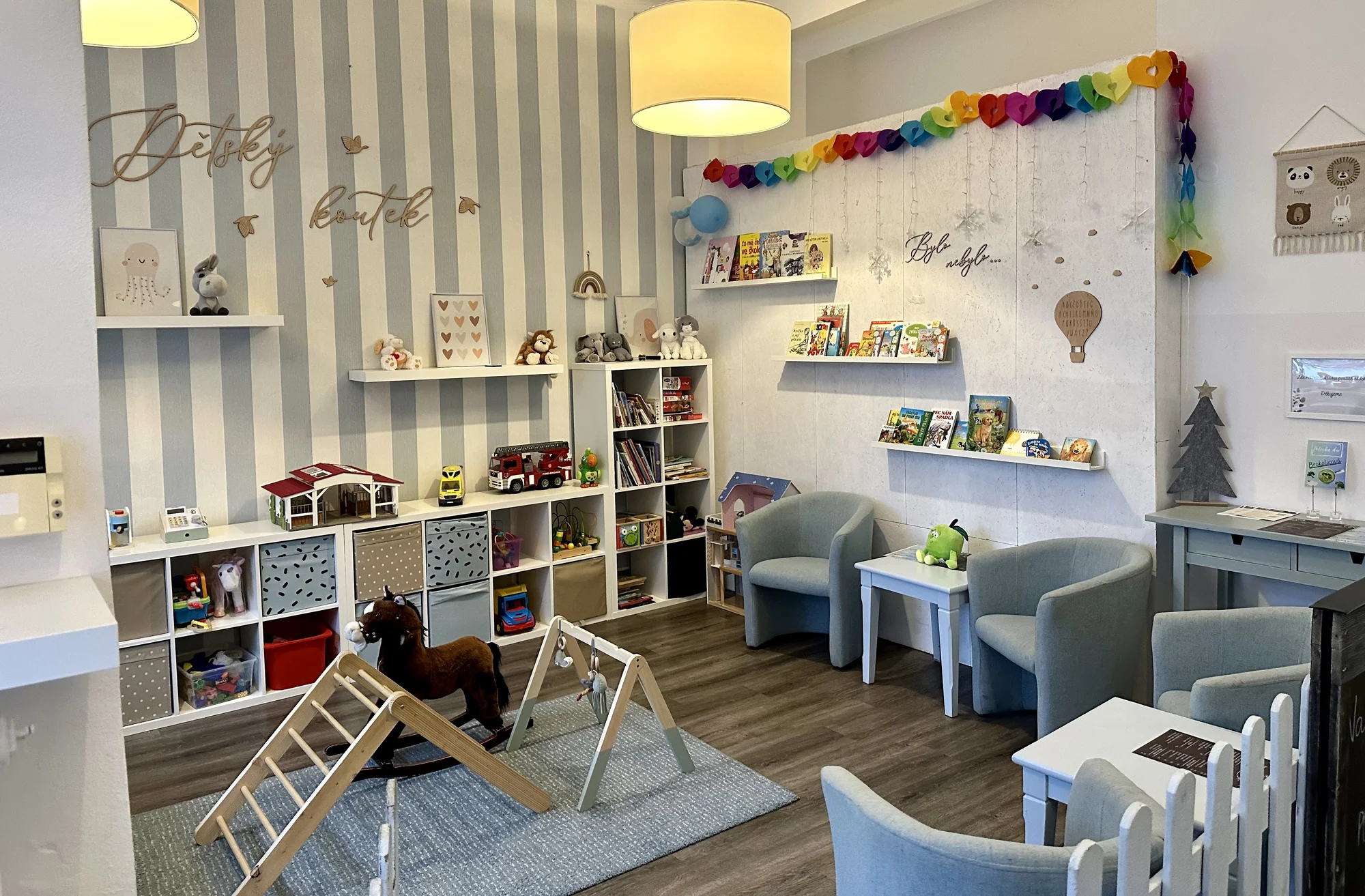 Otevřené vouchery do kavárny s dětskou hernou Press Cafe: káva i zákusky, 200-600 Kč