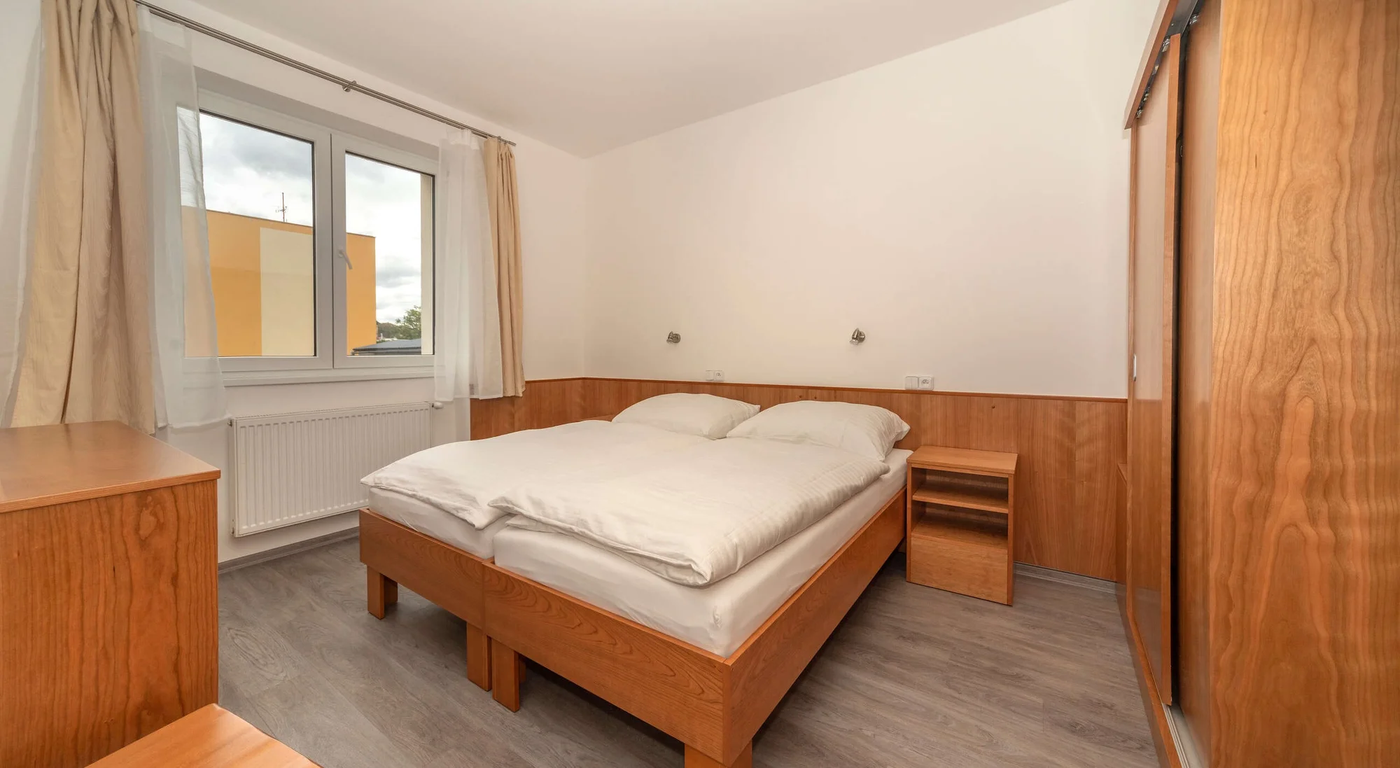 Oddech na Plzeňsku: nově zrekonstruovaný hotel, polopenze i vířivka na pokoji