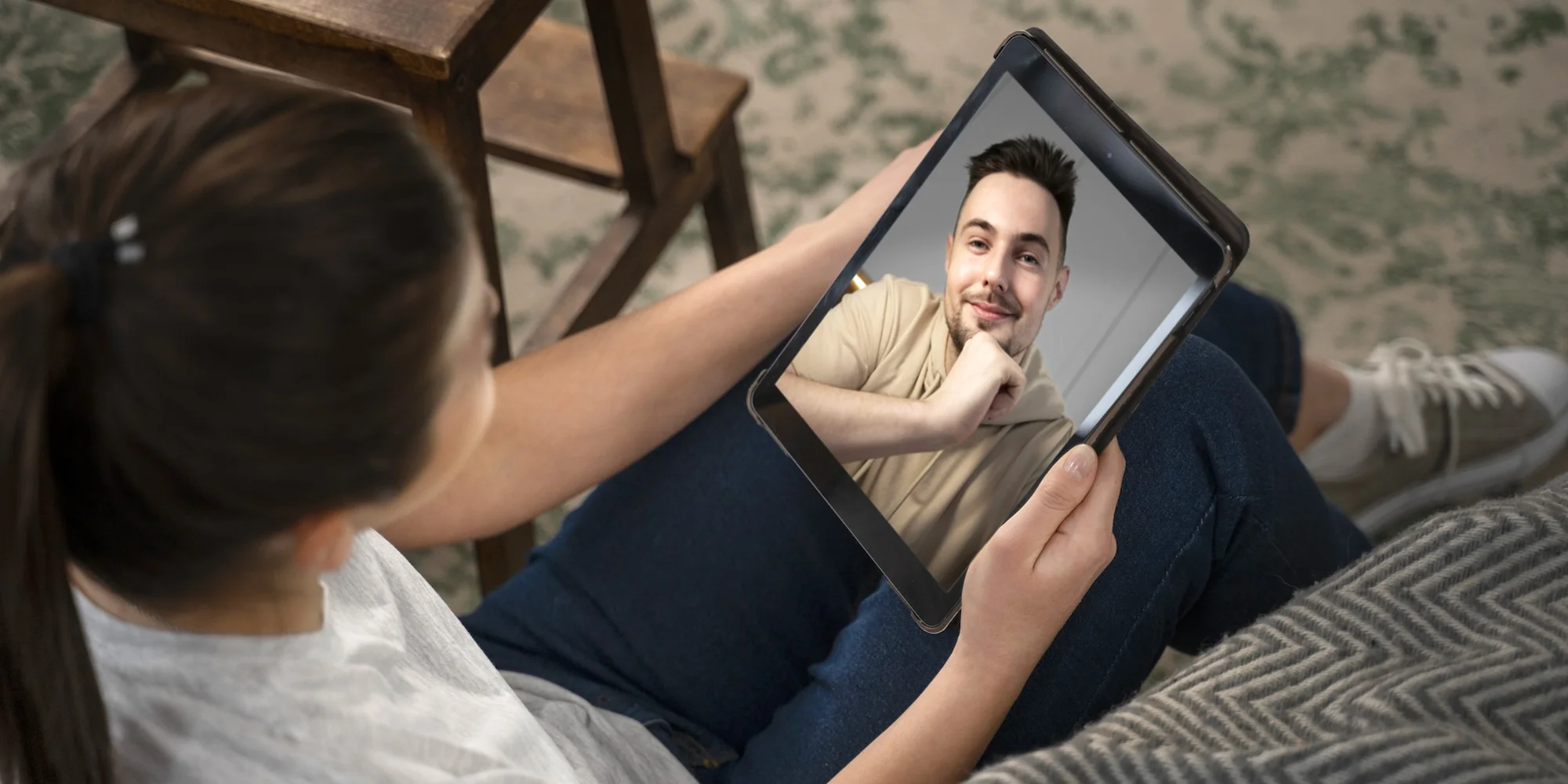 Romantická partnerská, vzdálená nebo žhavá erotická SMS výzva pro pár na 21 dní