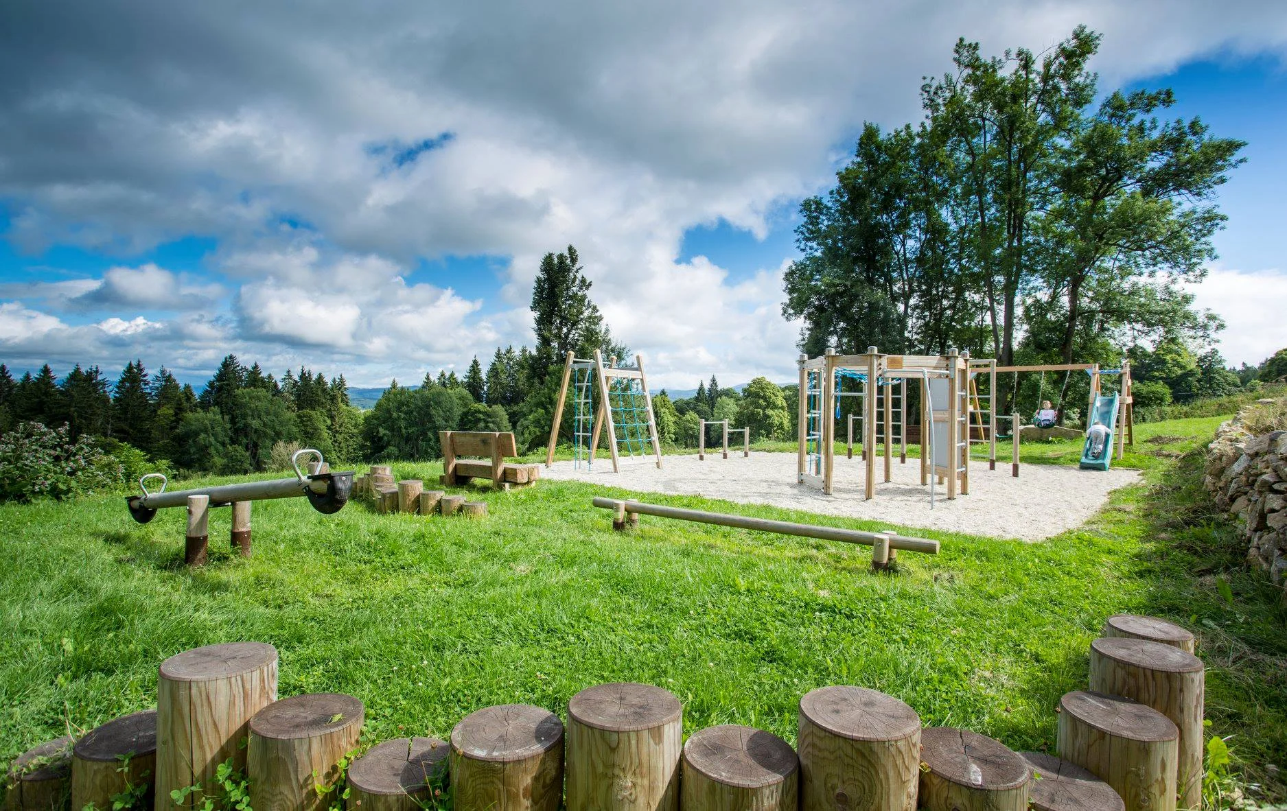 Pobyt v srdci Šumavy: krásný horský hotel se snídaní i možností wellness