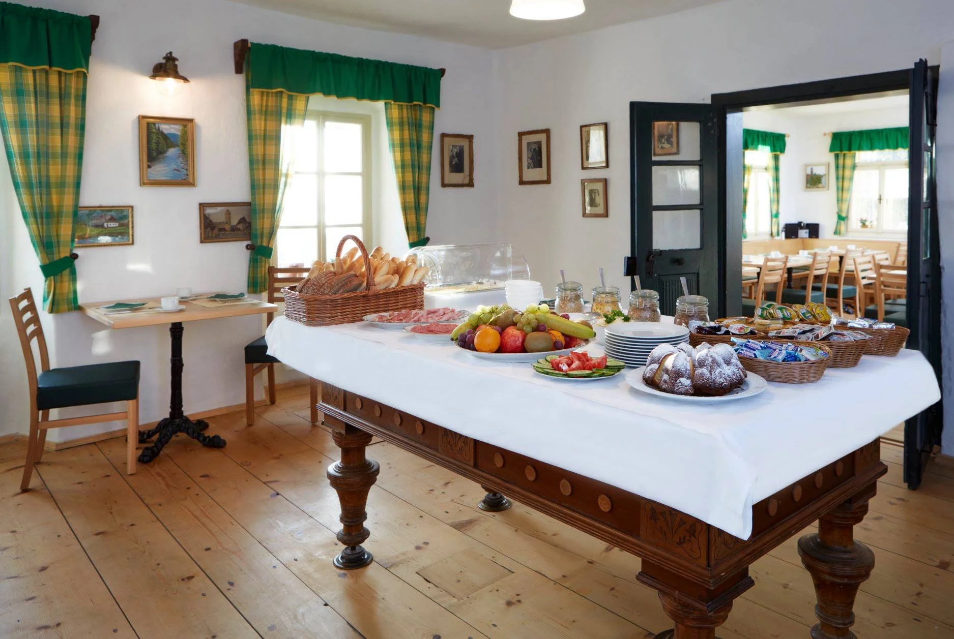 Pobyt v srdci Šumavy: krásný horský hotel se snídaní i možností wellness