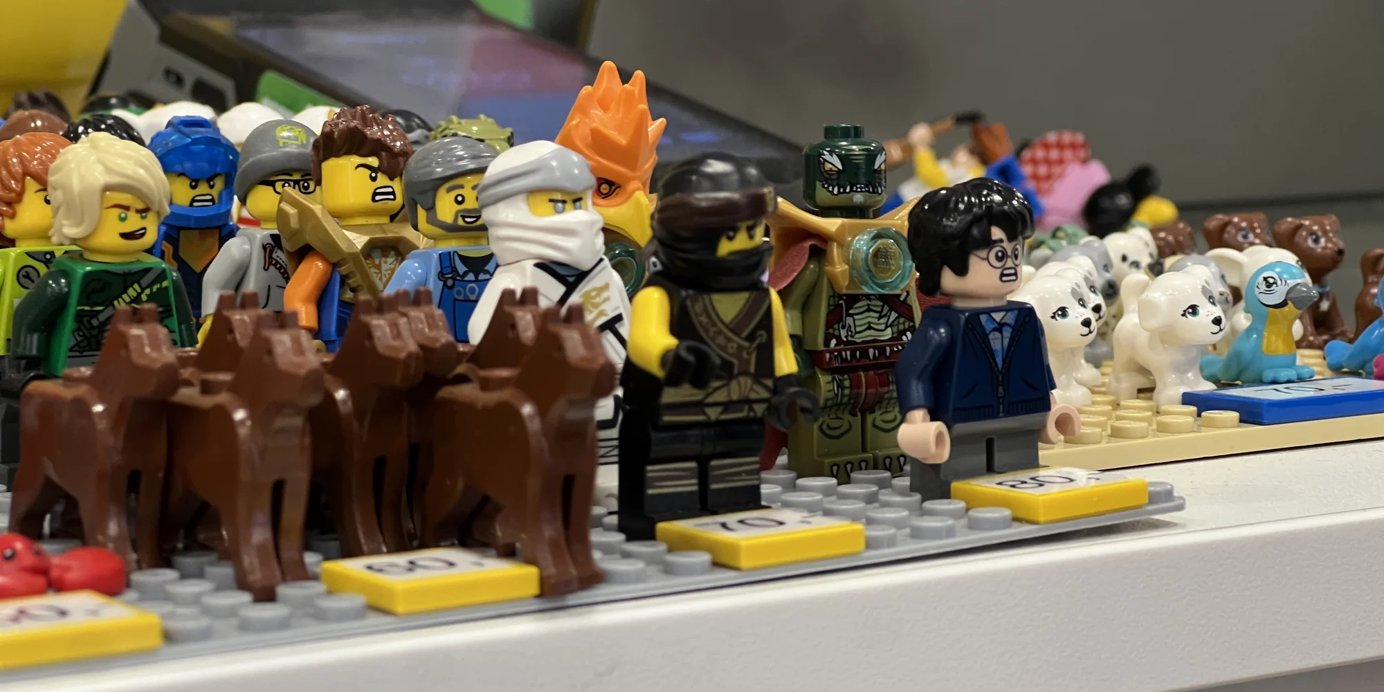 LEGO® figurky, klíčenka pro páry nebo kostky na váhu dle vlastního výběru