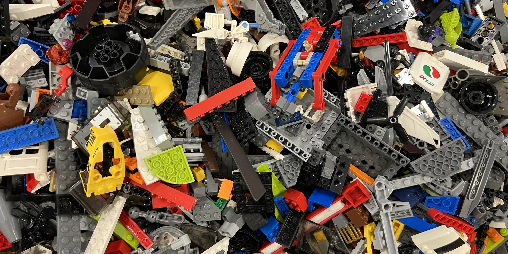 LEGO® figurky, klíčenka pro páry nebo kostky na váhu dle vlastního výběru