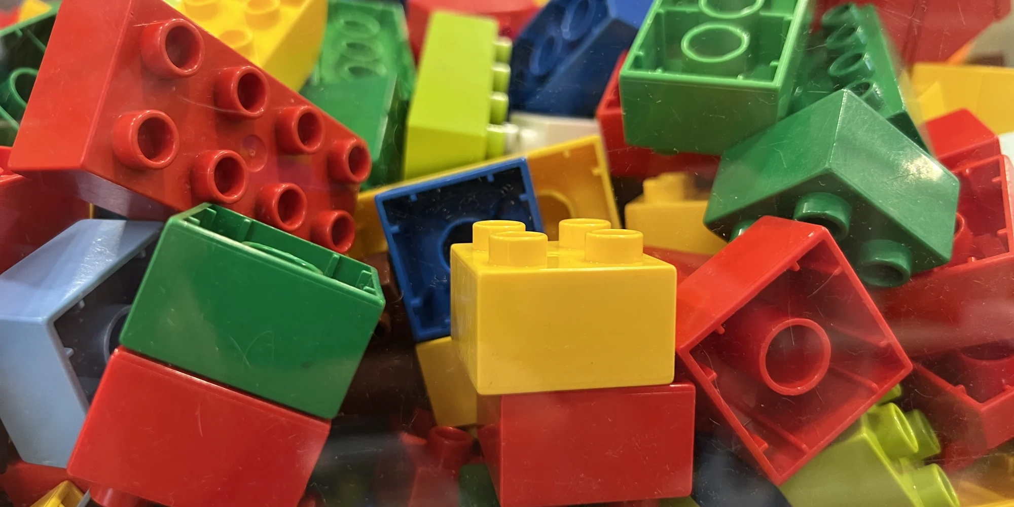 LEGO® figurky, klíčenka pro páry nebo kostky na váhu dle vlastního výběru