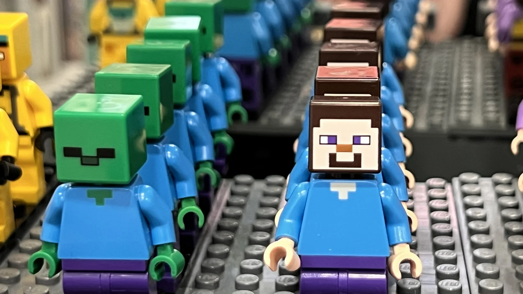 LEGO® figurky, klíčenka pro páry nebo kostky na váhu dle vlastního výběru