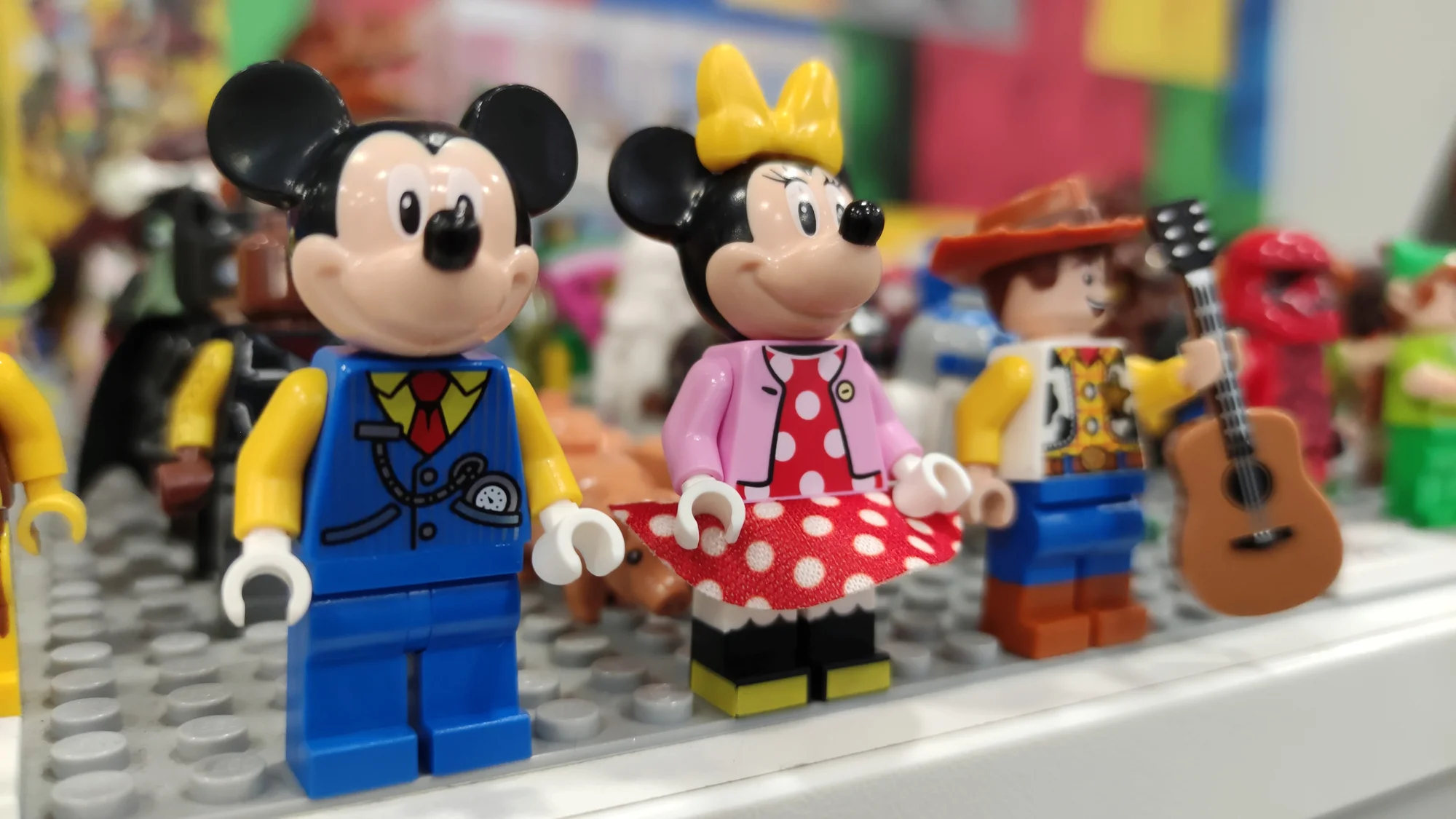 LEGO® figurky, klíčenka pro páry nebo kostky na váhu dle vlastního výběru