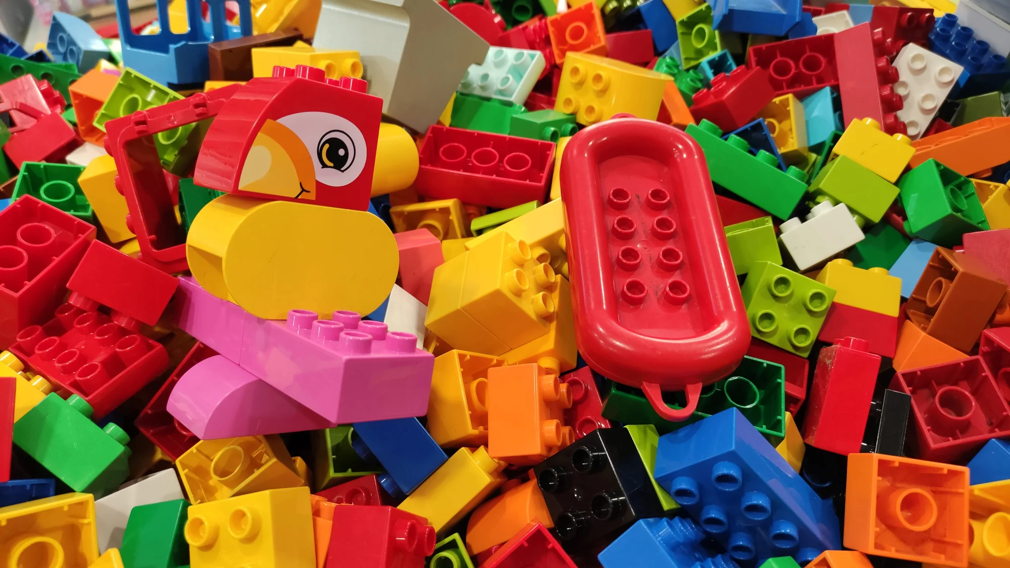 LEGO® figurky, klíčenka pro páry nebo kostky na váhu dle vlastního výběru